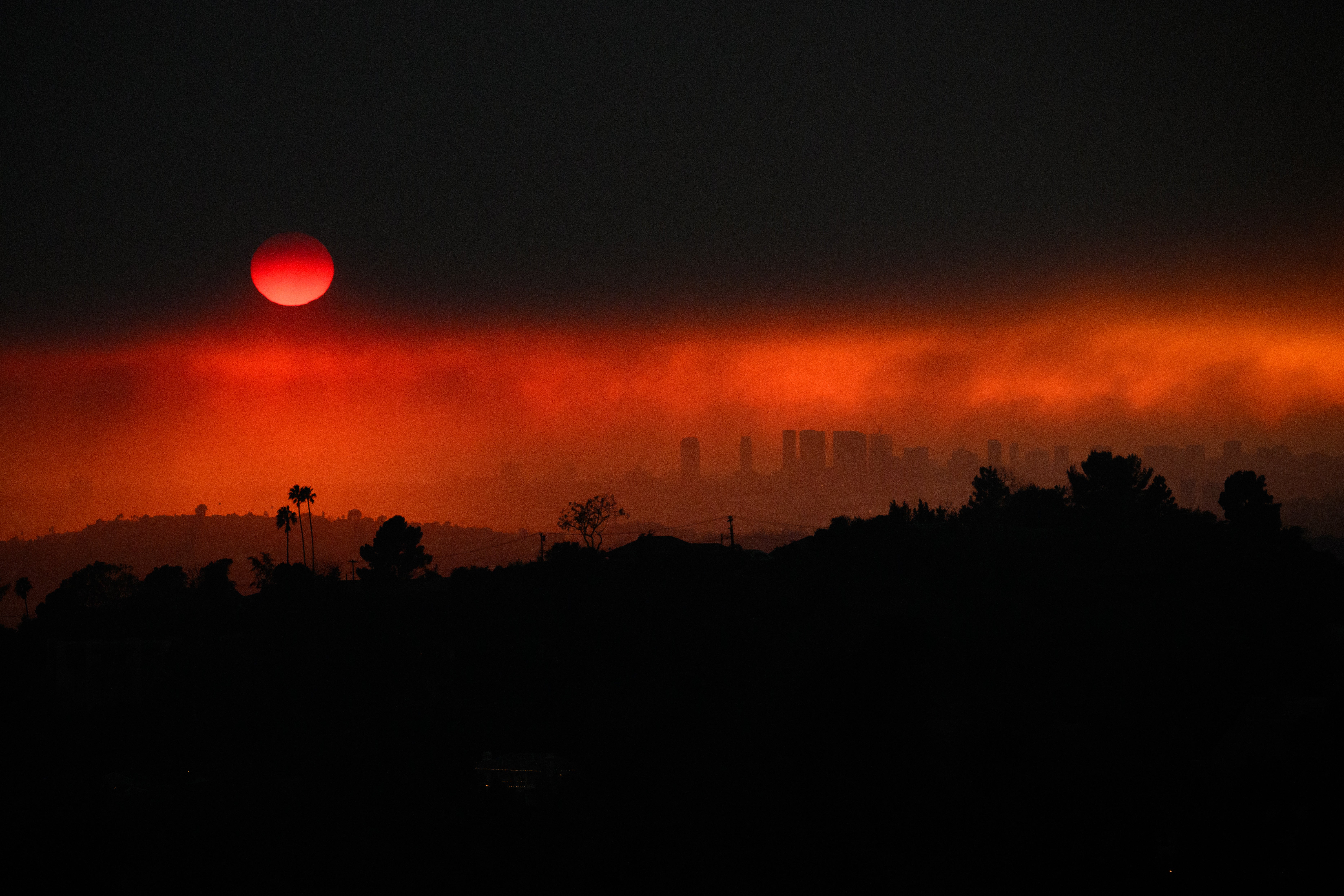 Smoke from the Eaton Fire and Palisades Fire covers Los Angeles