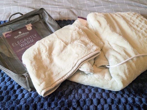 Testing the Slumberdown Elegantly Warm blanket IndyBest