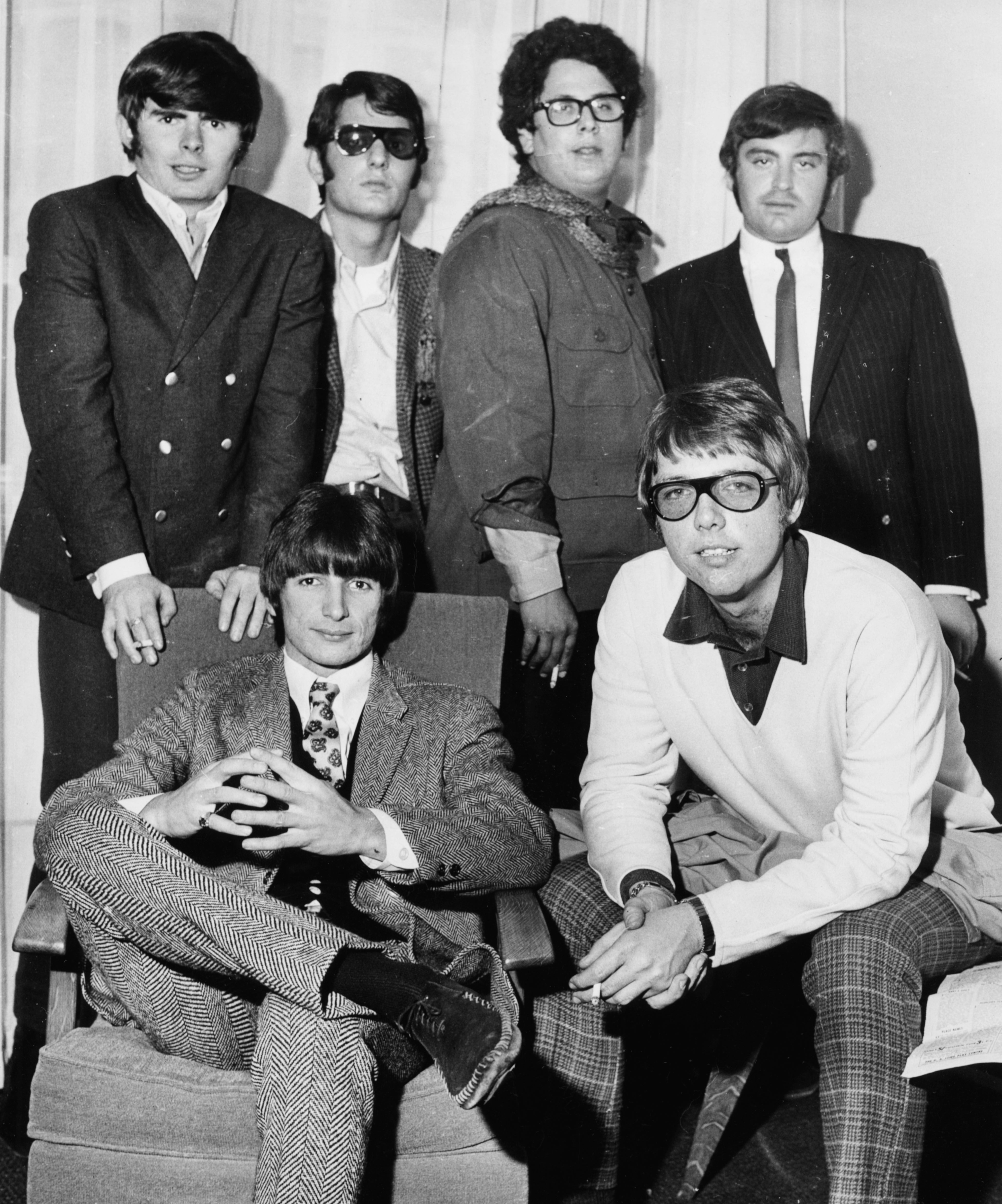 The Turtles in 1967; (back L-R) Al Nichol, Jim Tucker, Mark Volman, Howard Kaylan and (front L-R) Johnny Barbara and Jim Pon