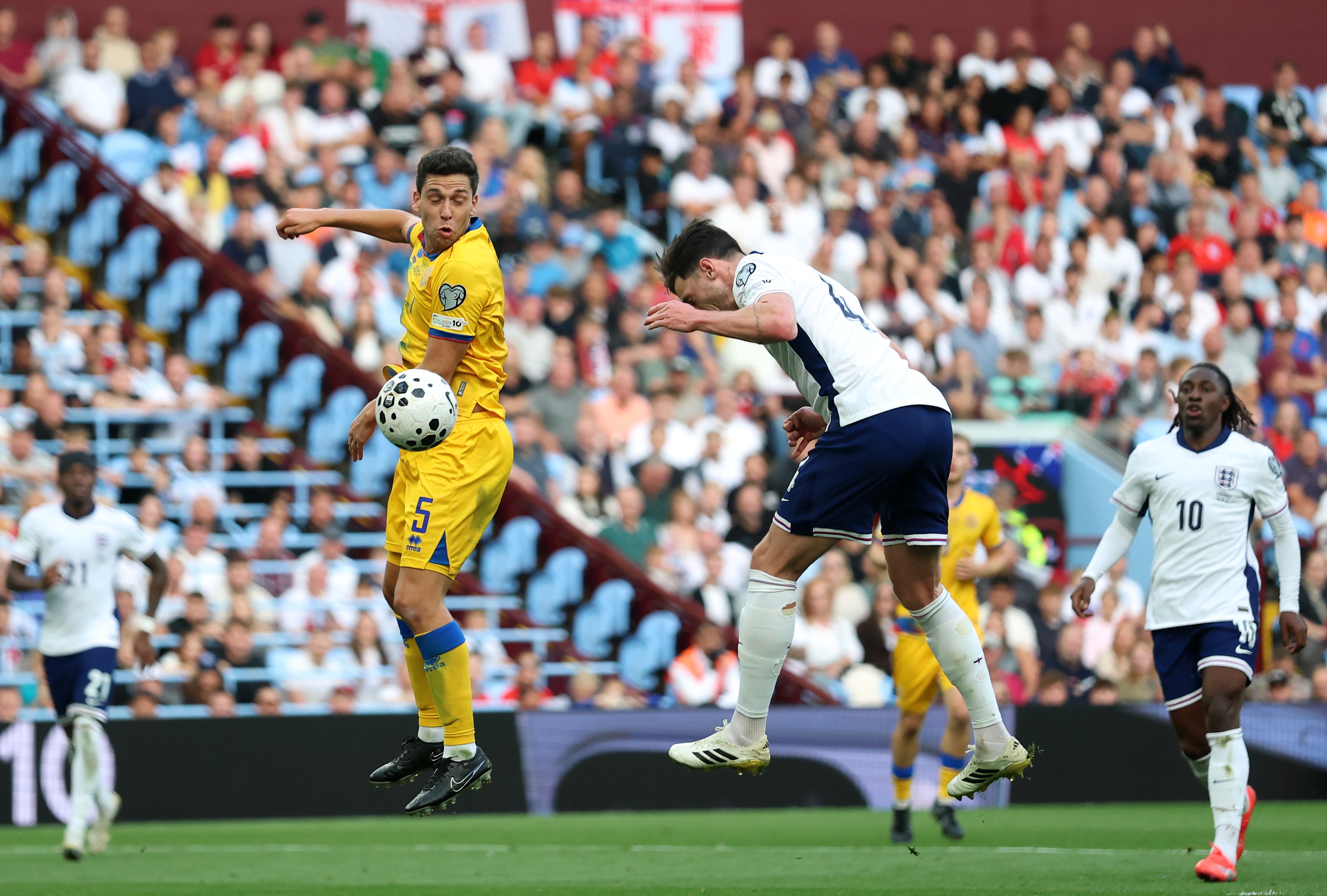 Declan Rice má druhý gól v Anglii ze starého školního kříže a záhlaví