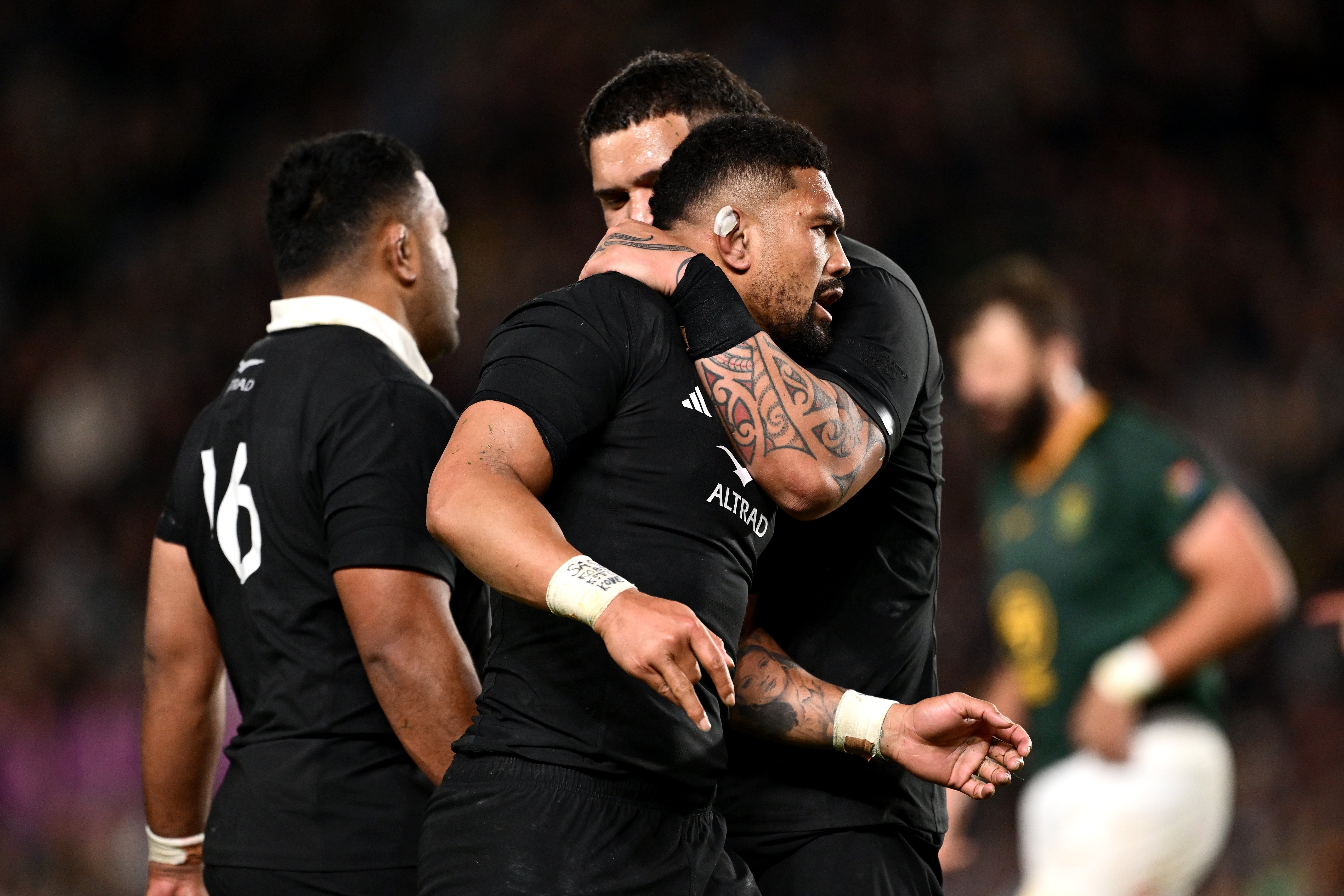 Ardie Savea celebrates with his team after winning a penalty during The Rugby Championship match between the All Blacks and Springboks
