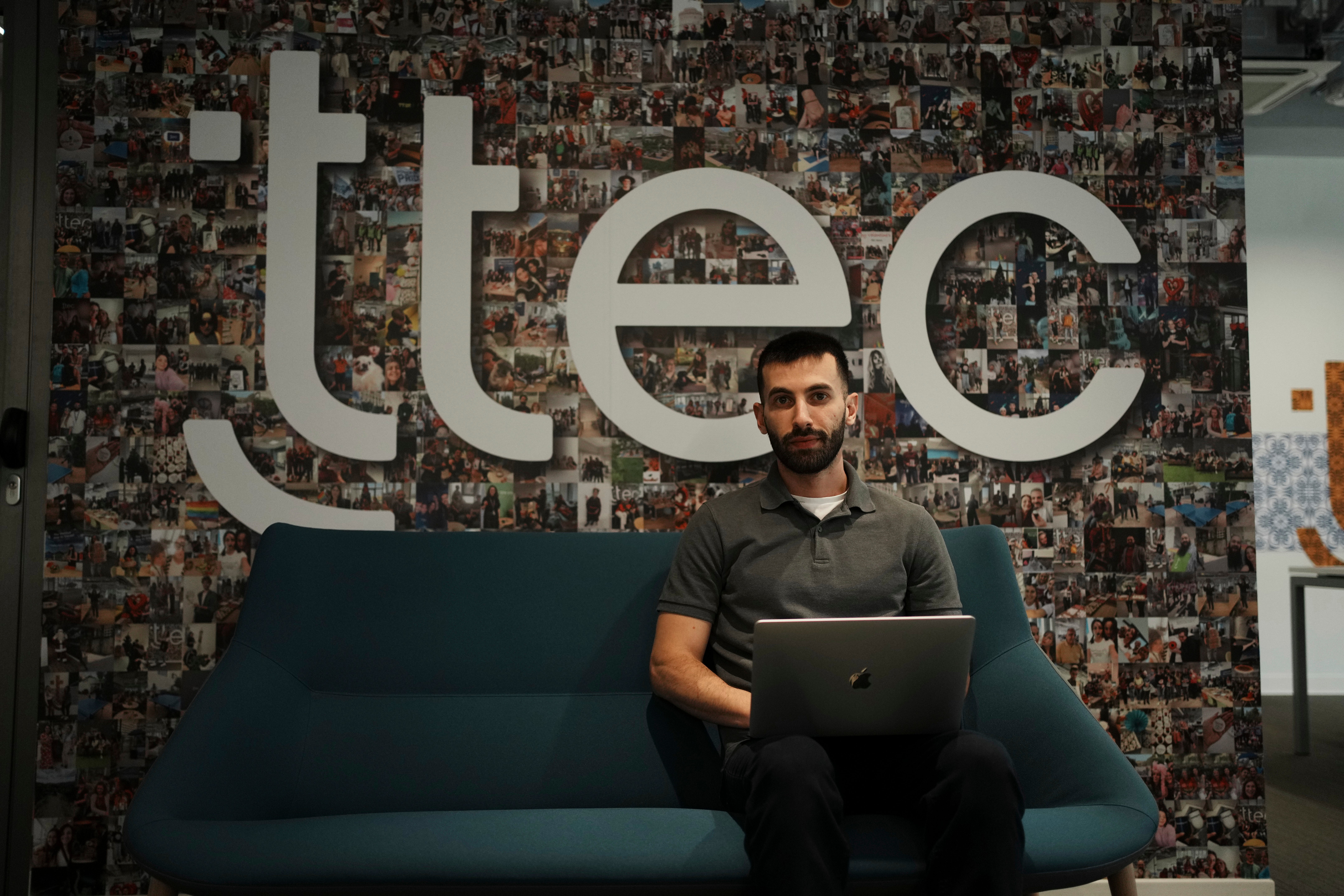 Greece AI Customer Service