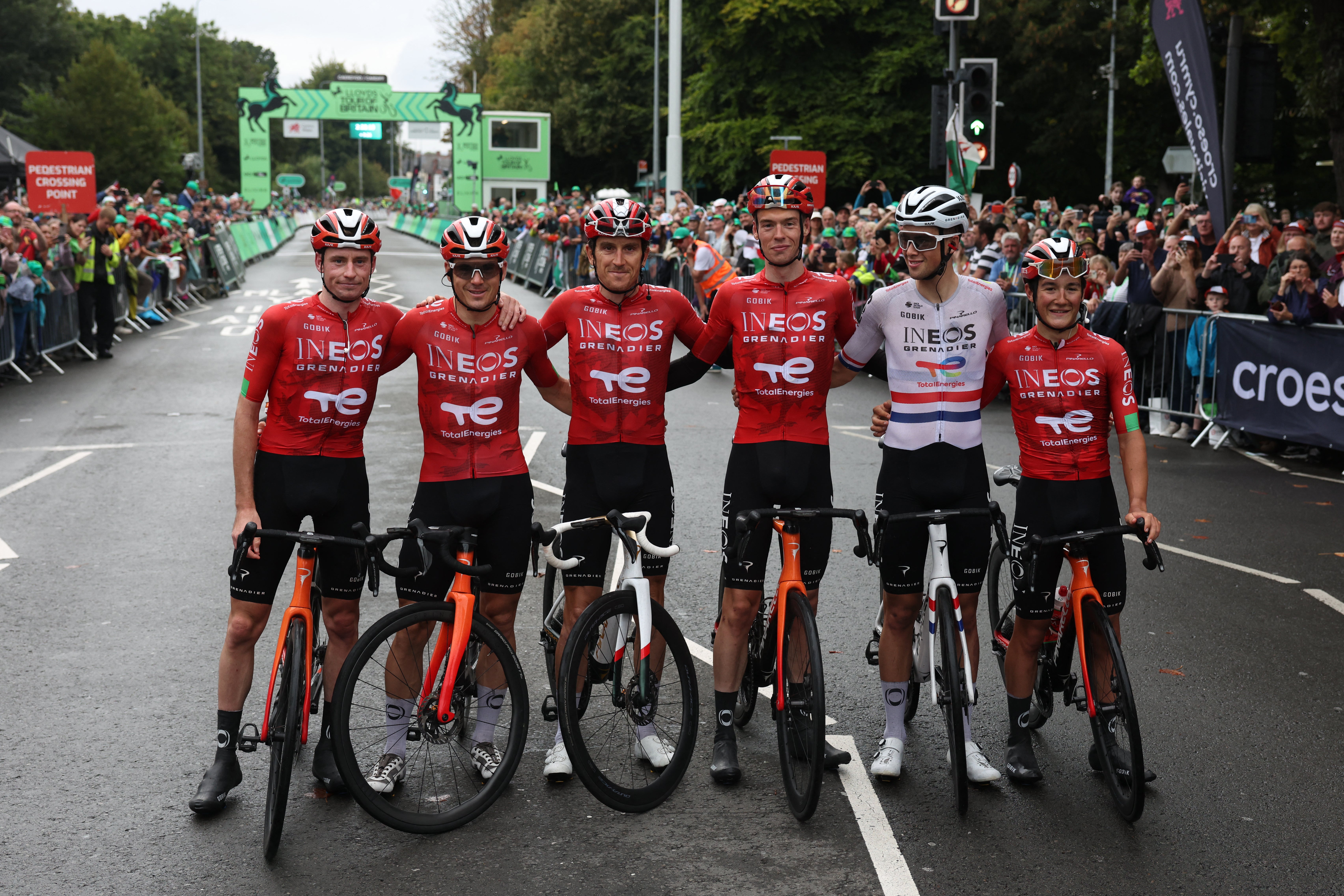 Thomas (third left) poses with his teammates after the sixth stage