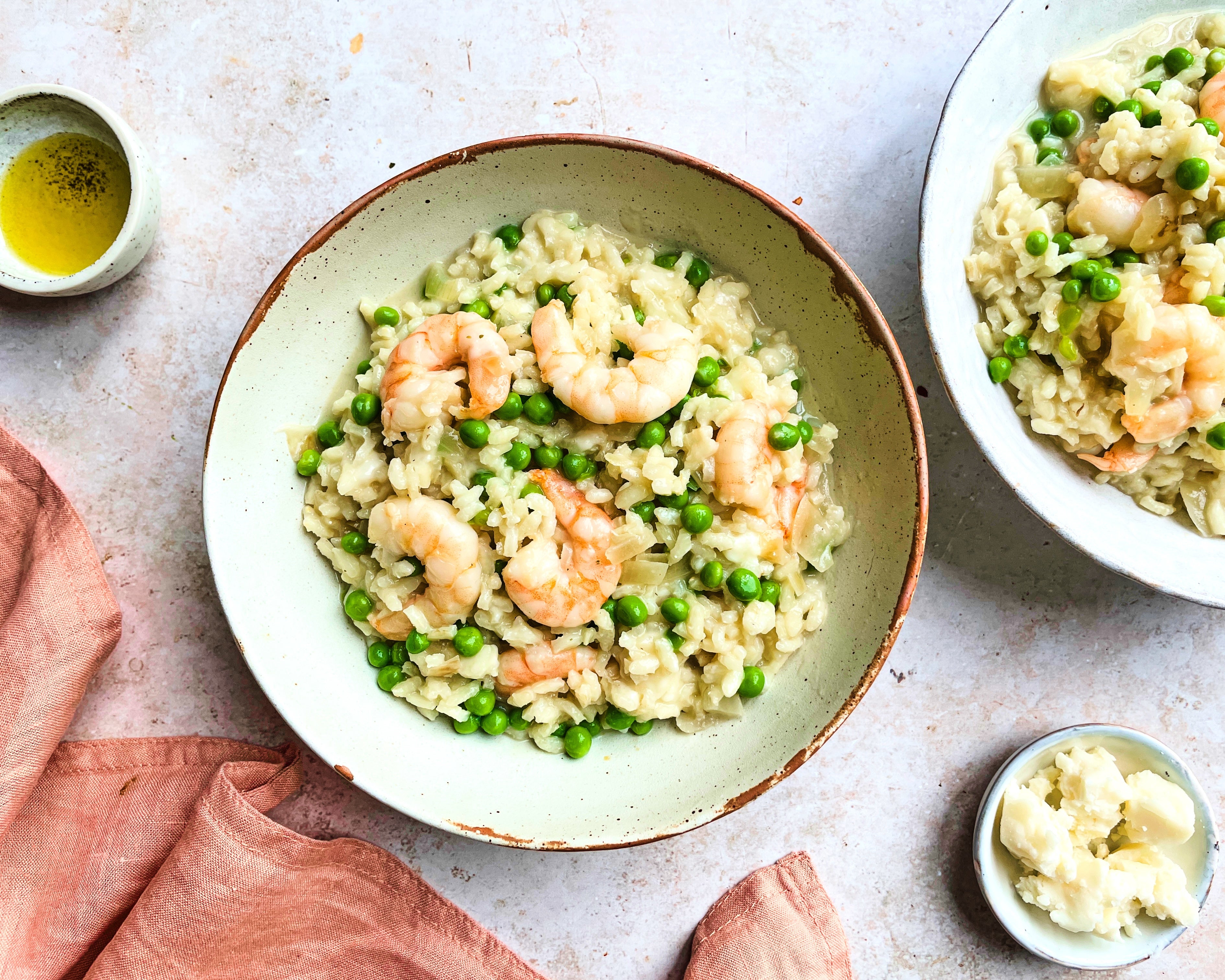 A risotto with a twist – sweet peas, tangy goat’s cheese and juicy prawns for a dish that feels special without the fuss.