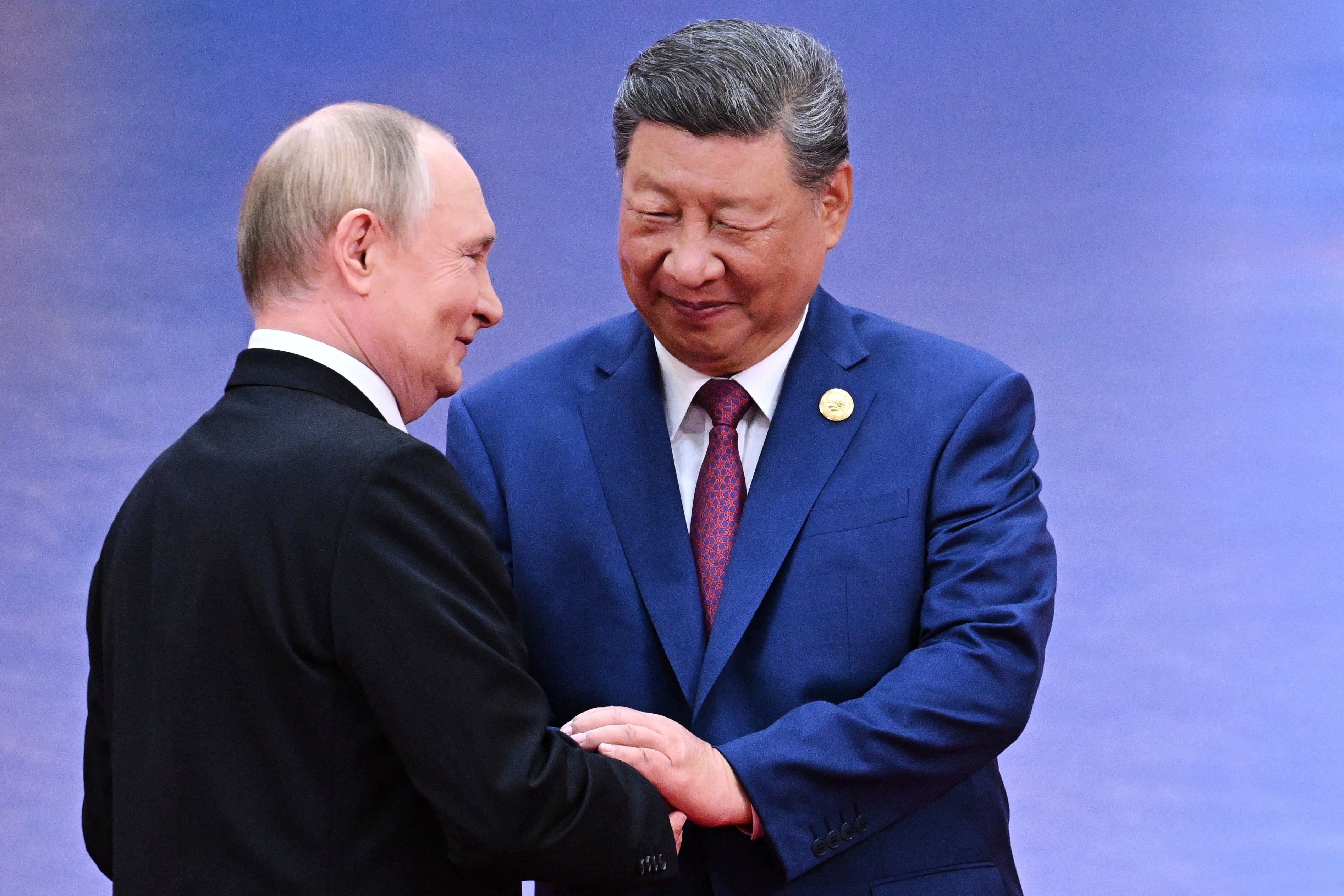File. Russian president Vladimir Putin, left, and Chinese president Xi Jinping greet each other in Tianjin on 31 August 2025