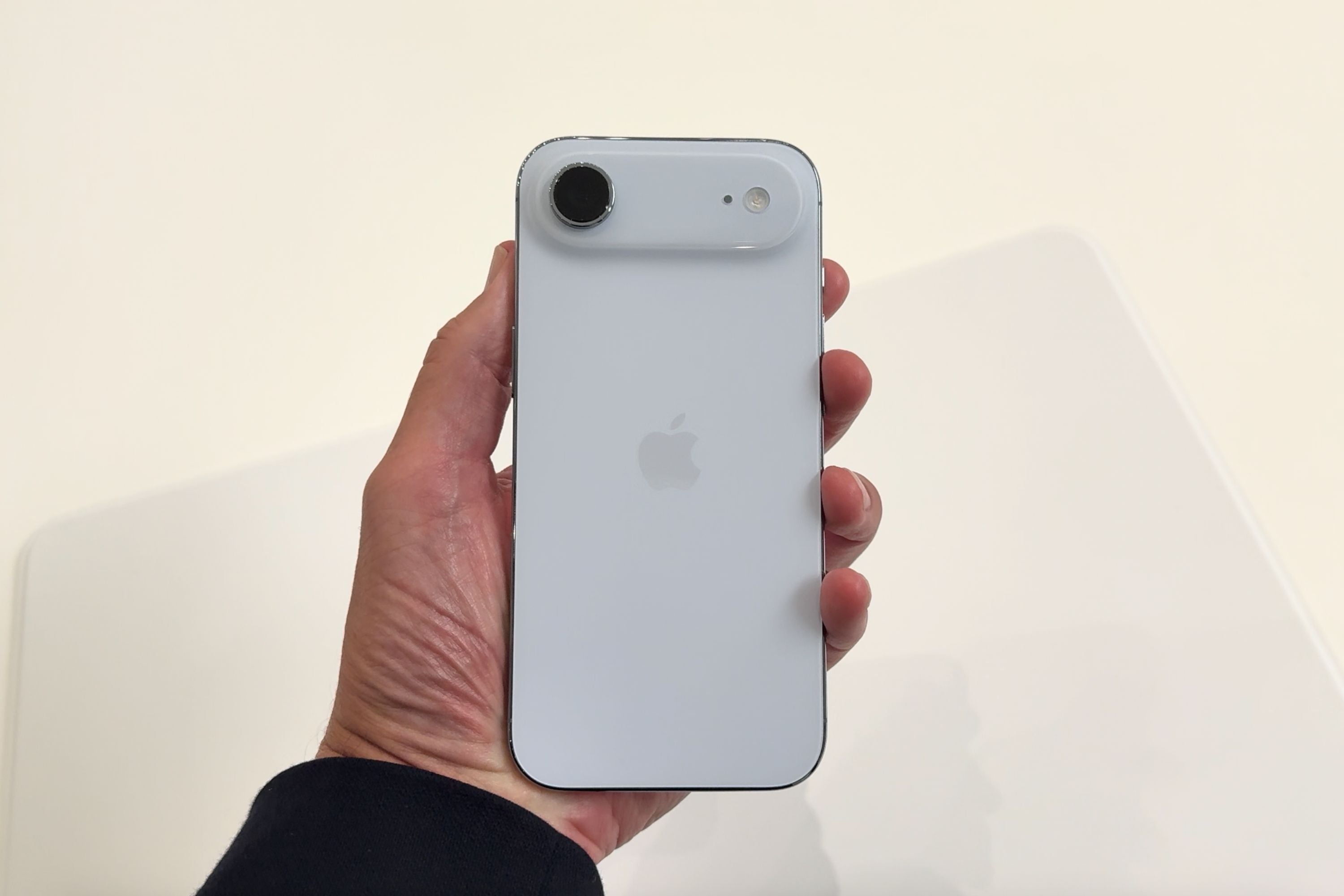 I got hands on with the iPhone Air – it felt like I was barely holding anything
