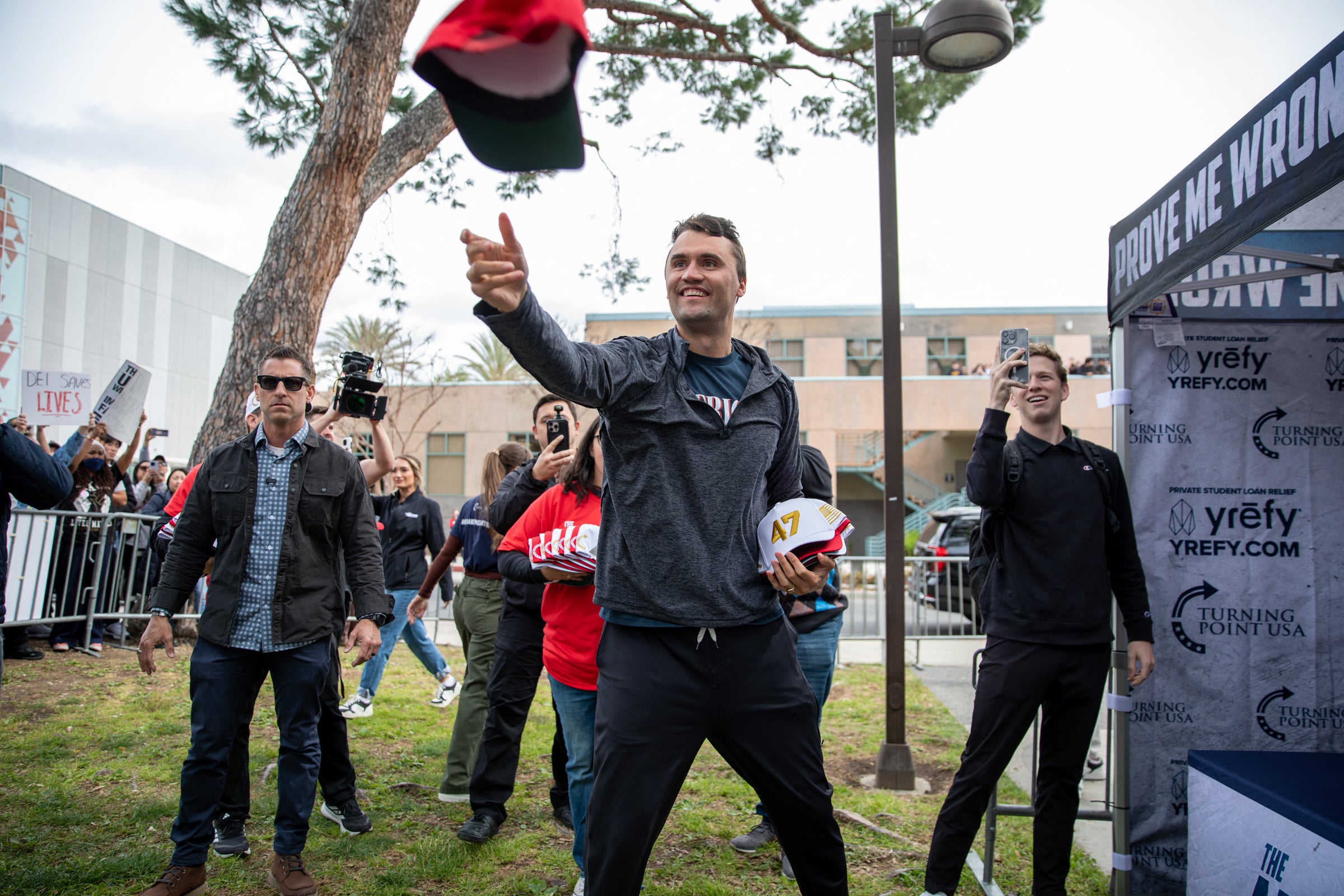 Kirk throws hats into the crowd during his American Comeback tour