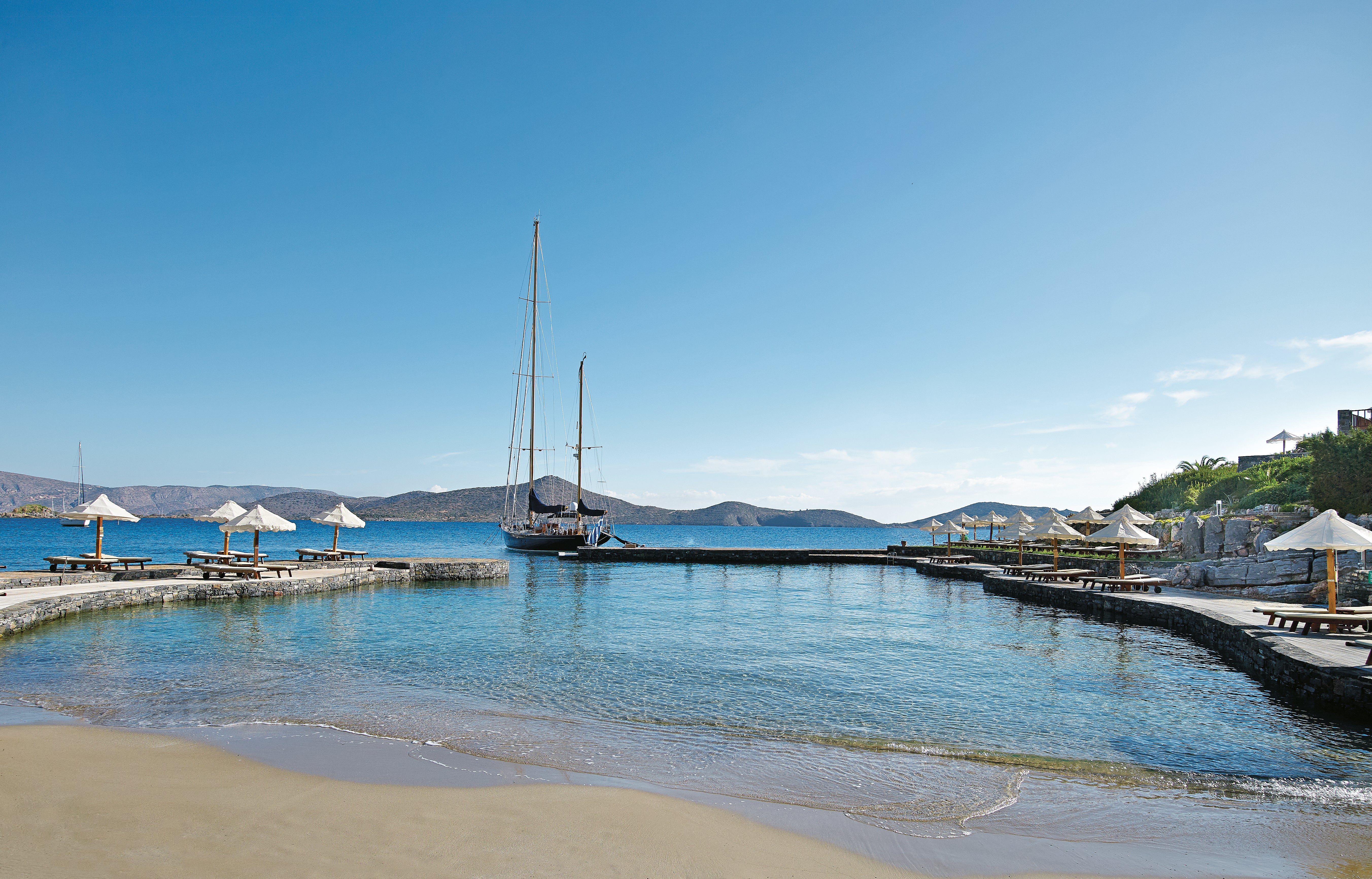 Get ready to set sail with the resort’s day-tripping yacht
