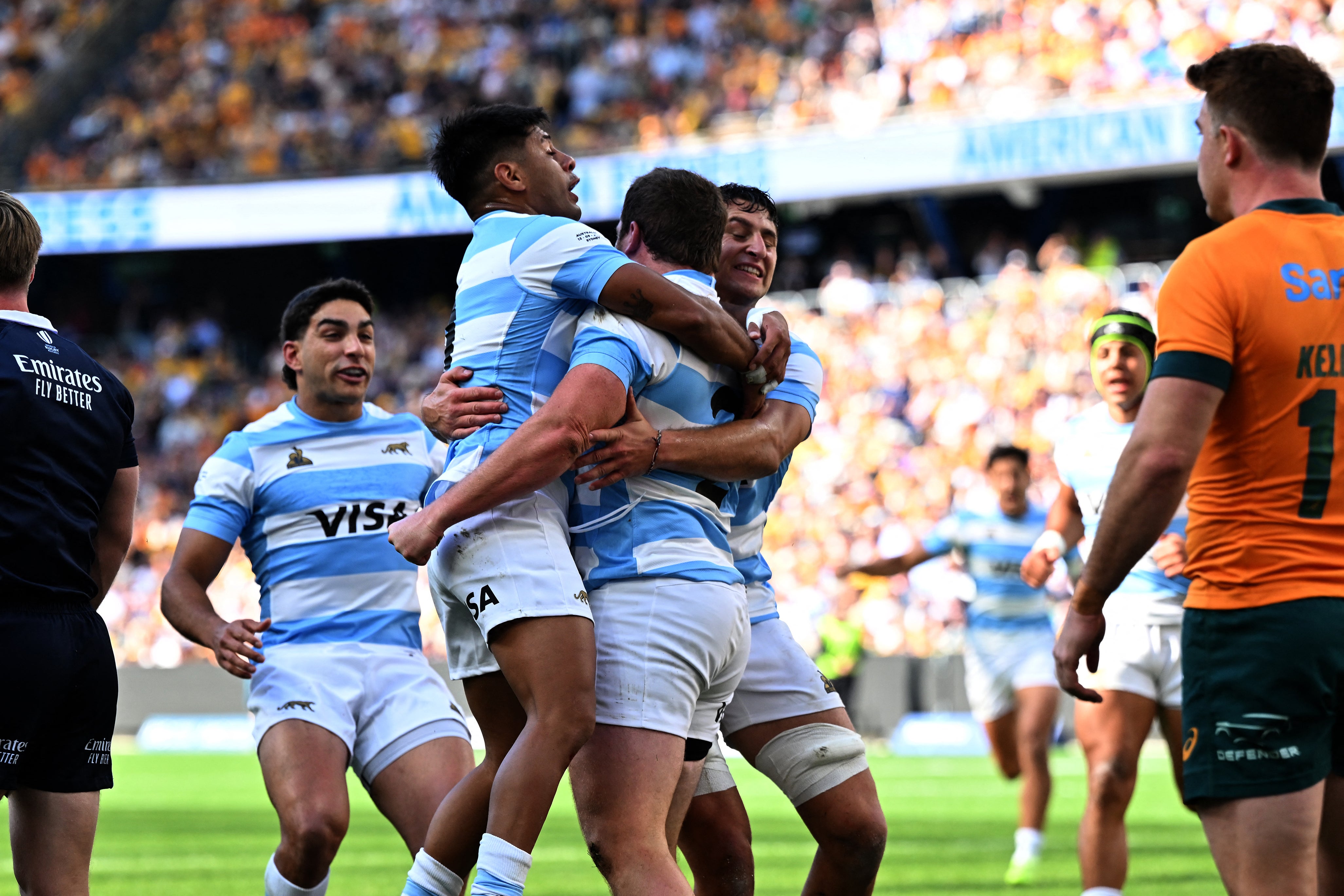 Argentina held on to beat Australia
