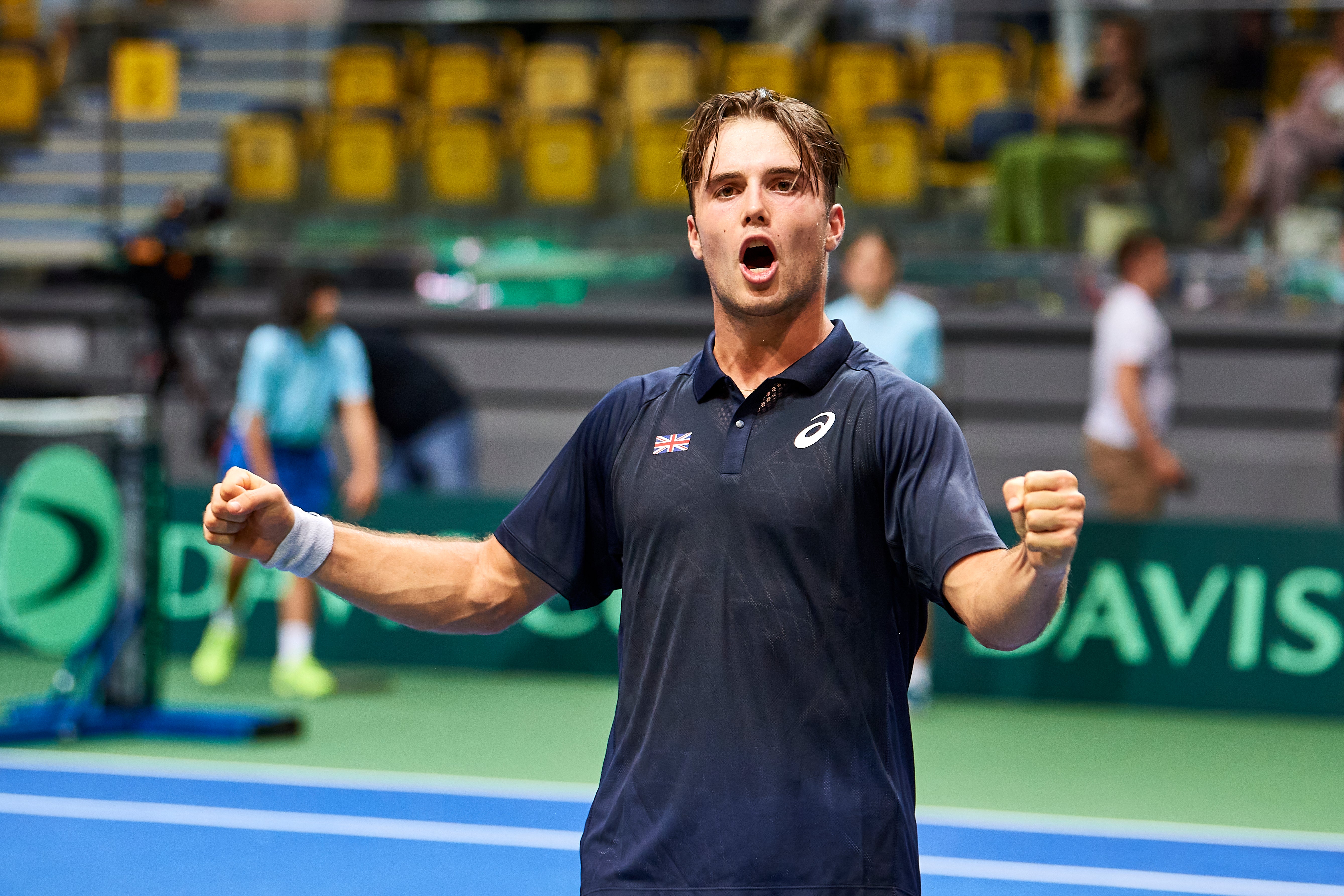 Arthur Fery celebrates his victory over Olaf Pieczkowski