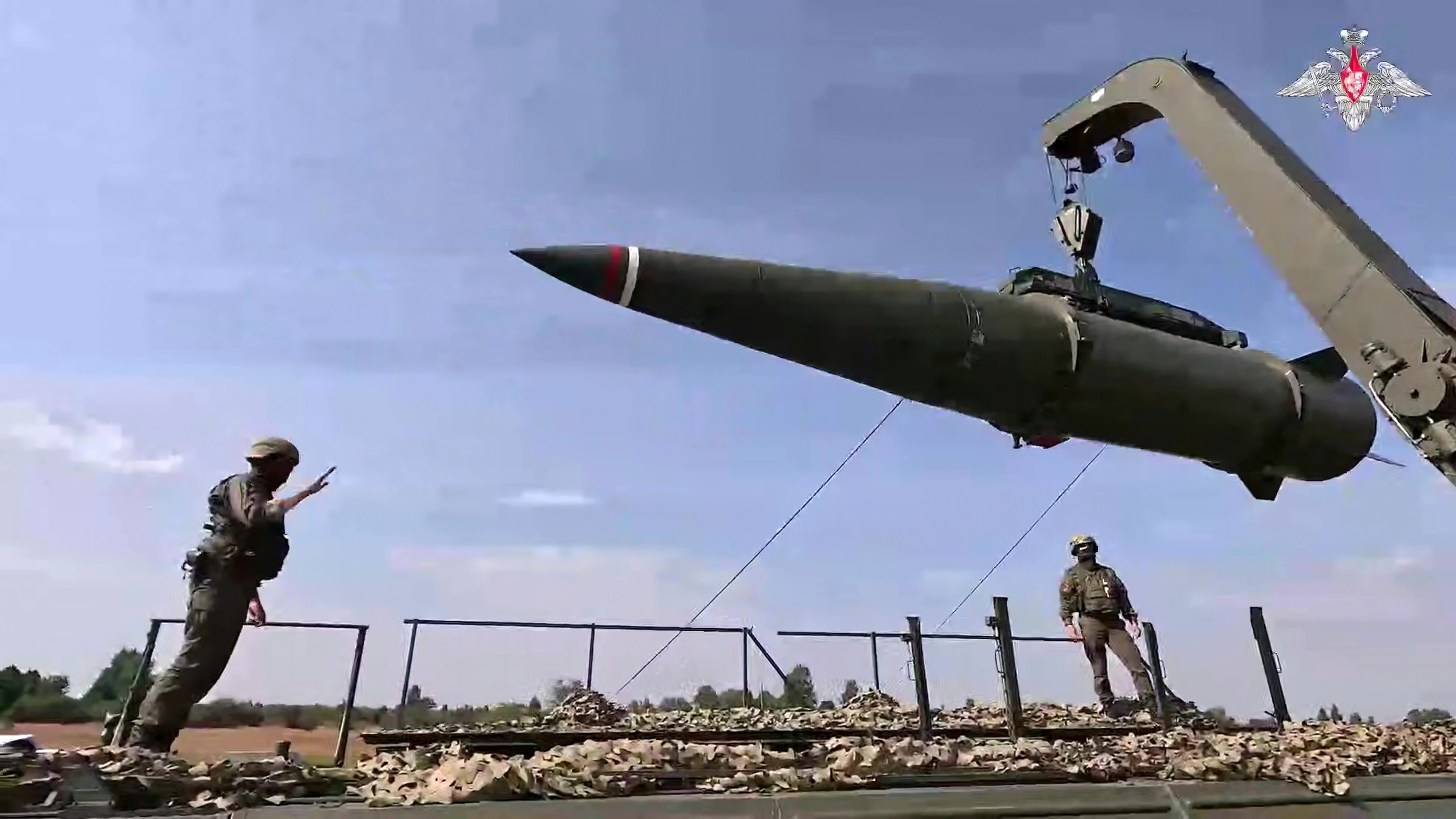 In this photo released by the Russian Defense Ministry Press Service on Monday, Sept. 15, 2025, Russian troops load an Iskander missile onto a mobile launcher during the joint Russian-Belarusian military drills at an undisclosed location in Kaliningrad region of Russia. (Russian Defense Ministry Press Service via AP)