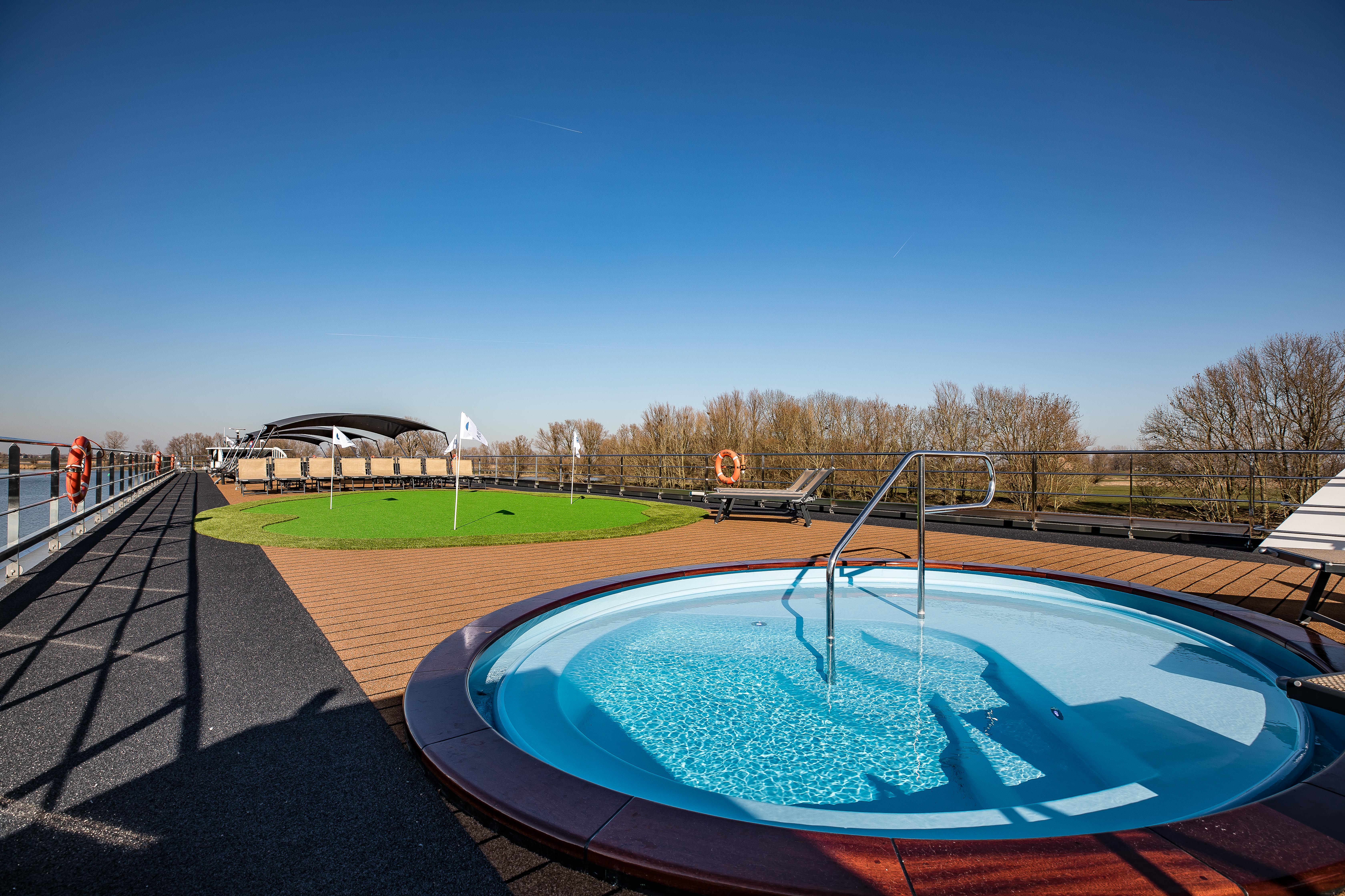 Solo guests can relax in the hot tub, practice their golf putting or just relax in the sun aboard MS George Eliot