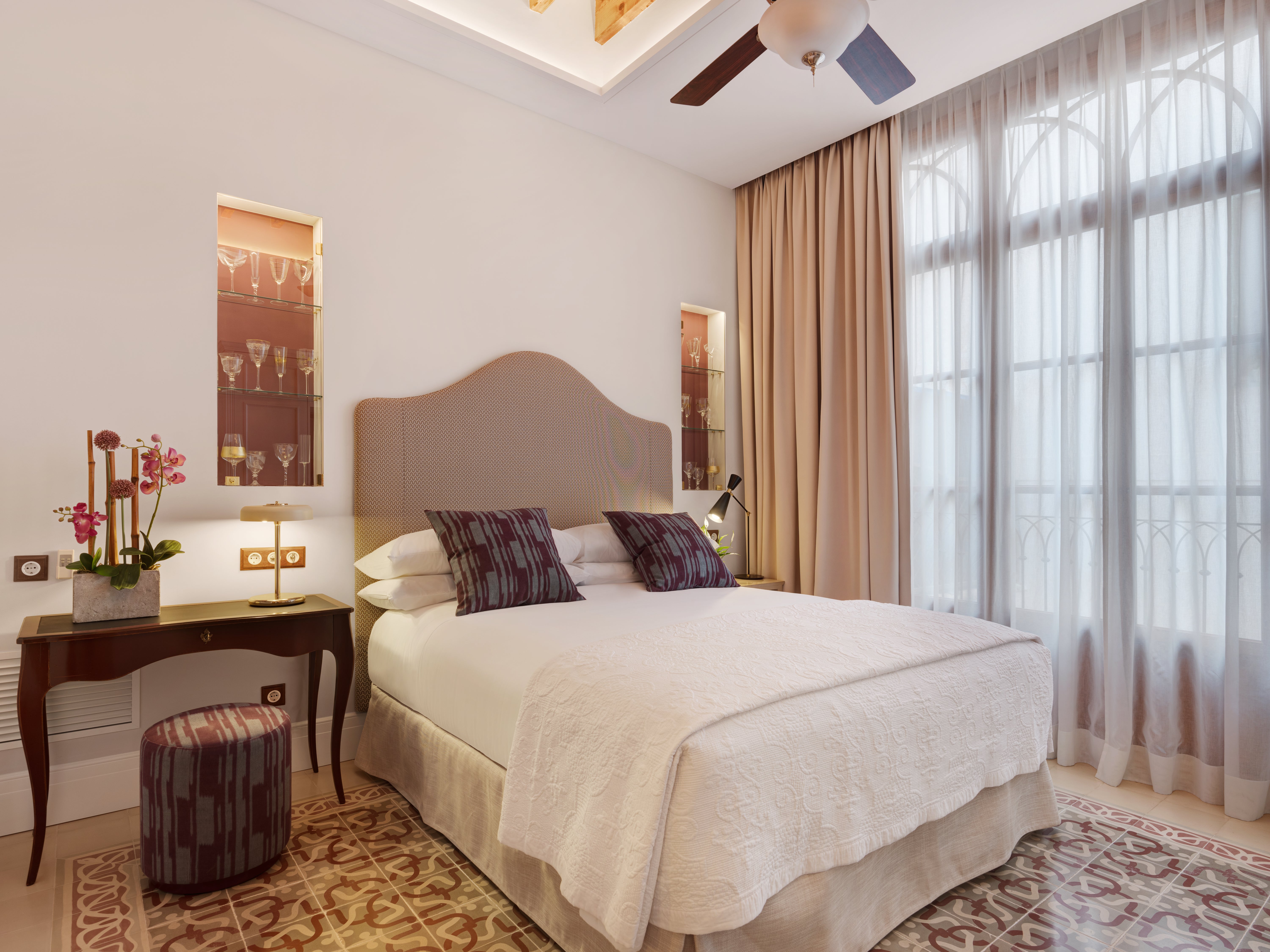 Gloria de Sant Jaume has marble floors and antique furniture