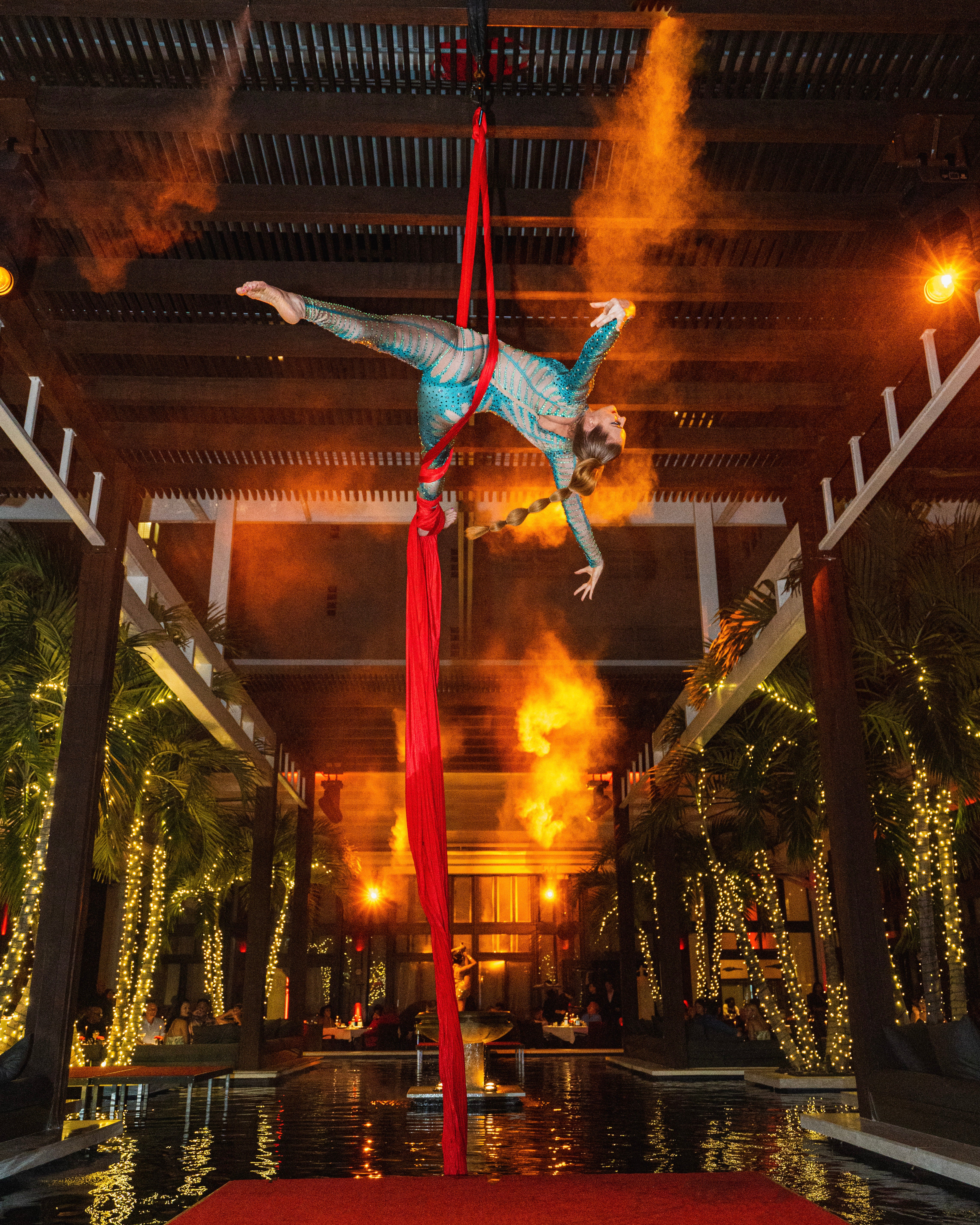 Dinner in the courtyard restaurants is accompanied by acrobats