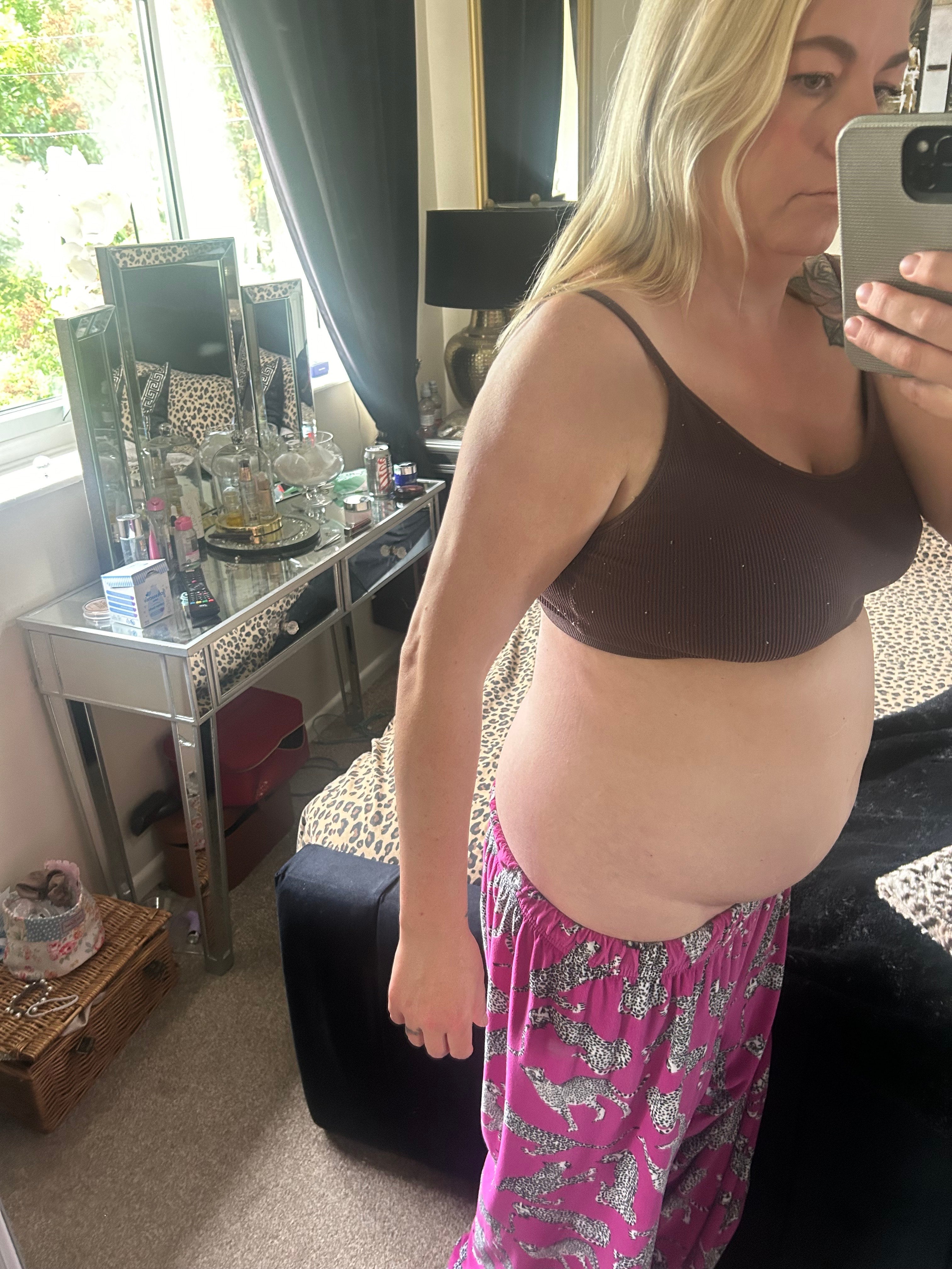 Paní Stokesová, která je pouhých 5 ”2, byla asi 14 kamene na její nejtěžší