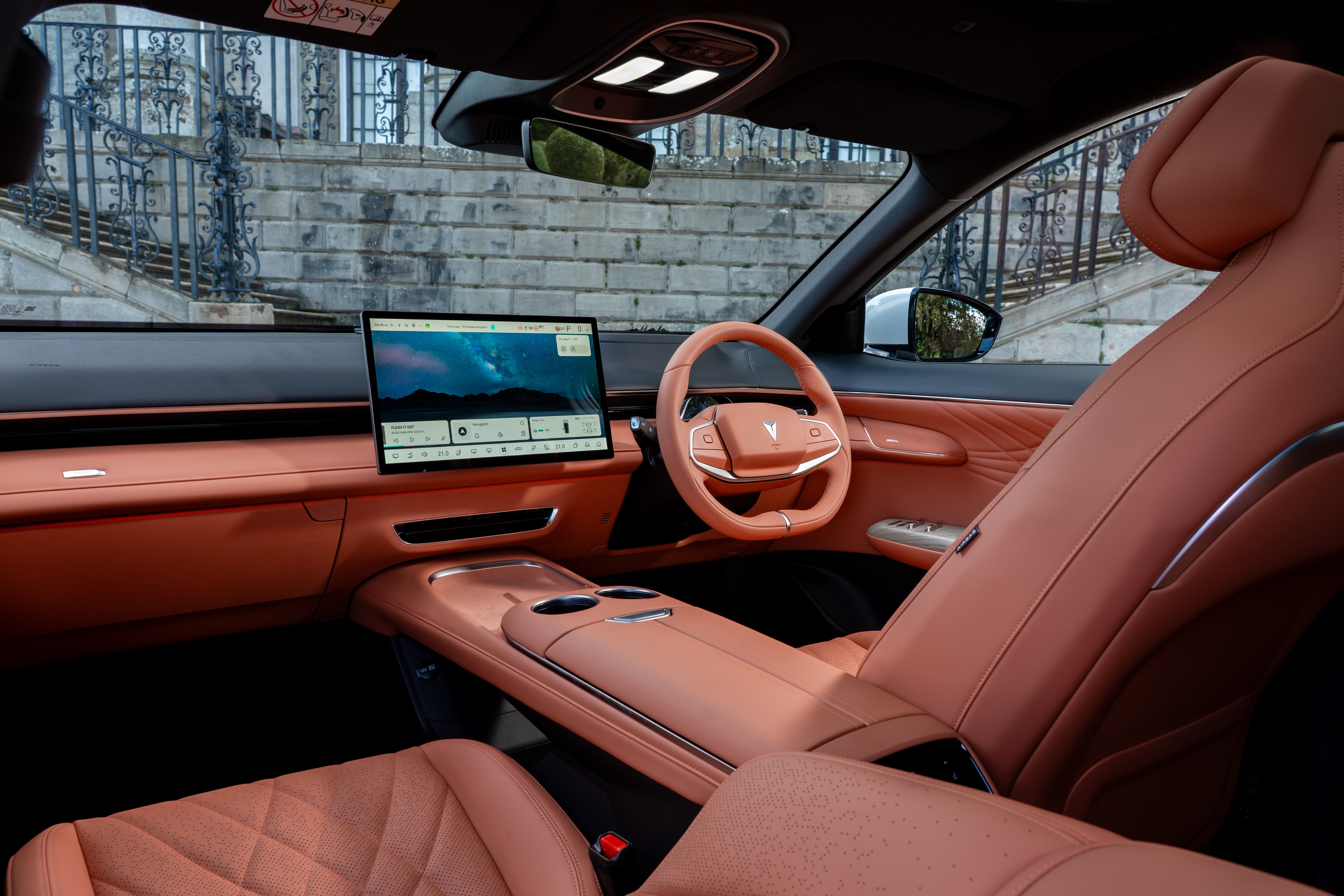 A choice of five colours and three interior trims are all standard on the Deepal S07 – even orange!