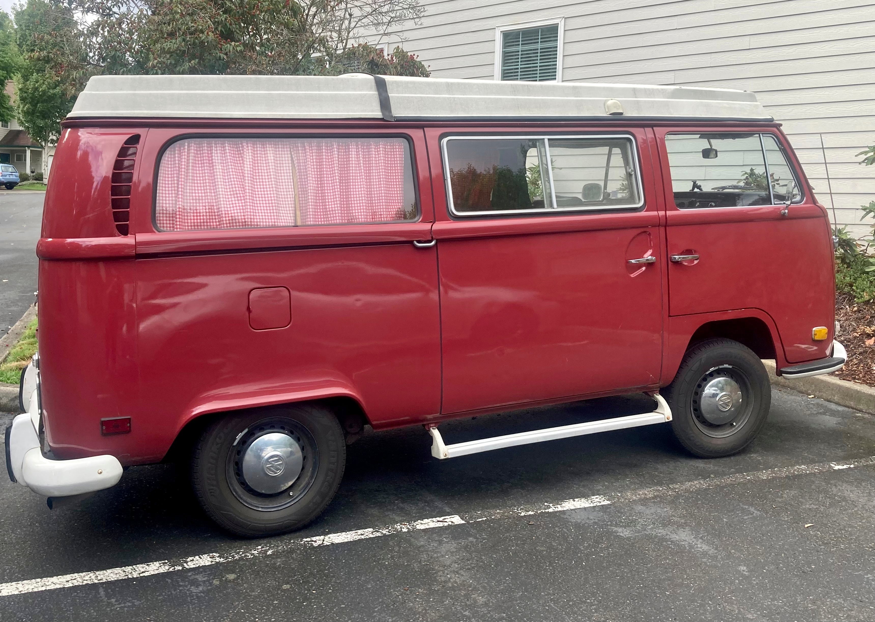 The 1971 bus that Shelby Houlihan bought to travel the country
