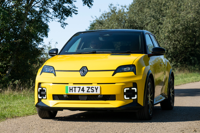 <p>The new Renault 5 in 52kWh form gets the full £3,750 Electric Car Grant</p>
