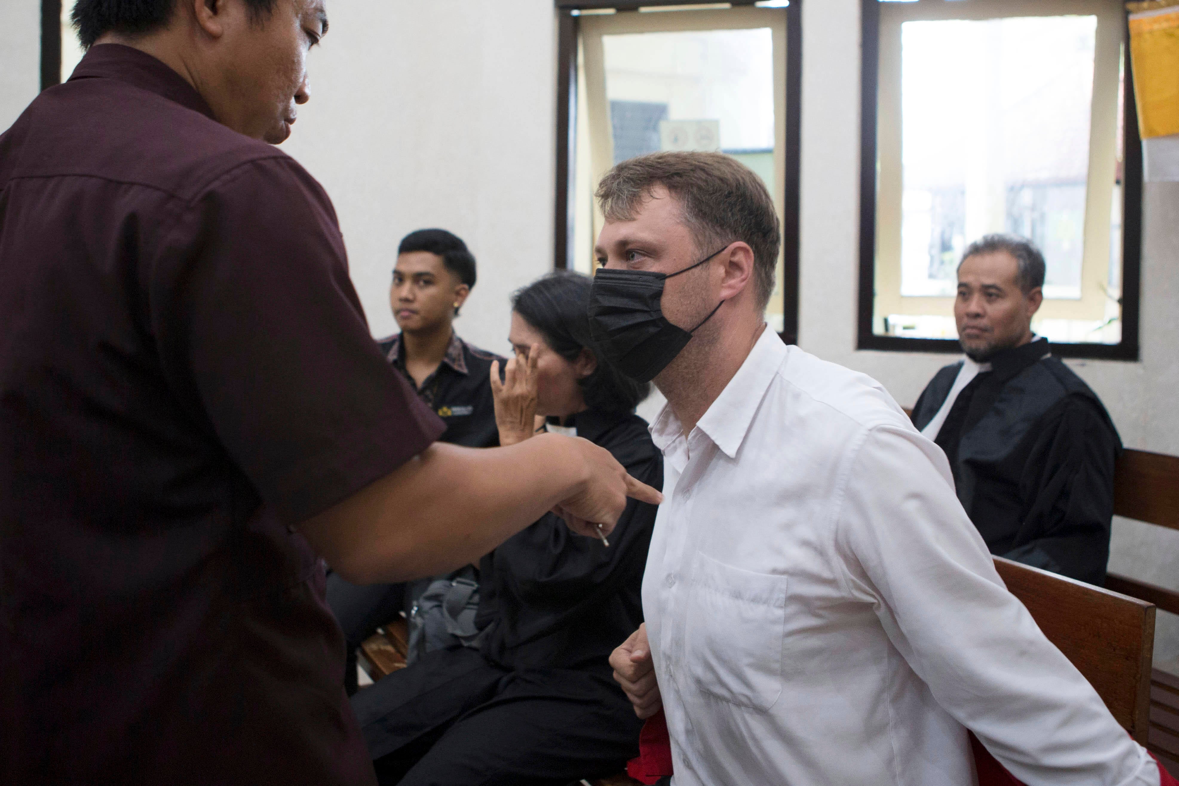 Ukraine's citizen Roman Nazarenko, centre, who is on trial on accusation of running a drug lab on the resort island of Bali, attends a hearing at the district court in Denpasar, Indonesia, Thursday, Sept. 18, 2025. (AP Photo/Firdia Lisnawati)