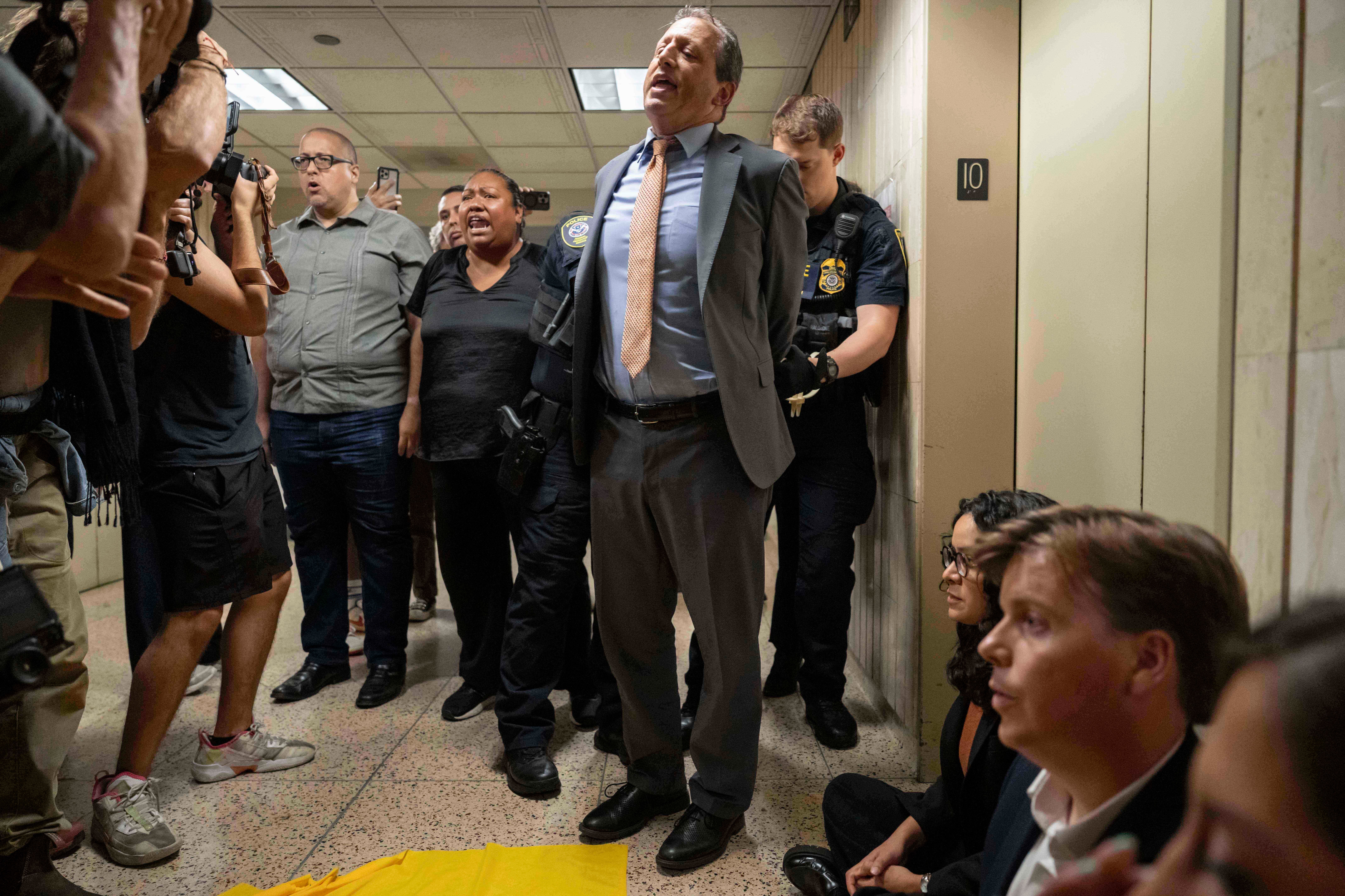 A federal agent detains New York City Comptroller Brad Lander and other elected officials after they demanded access to the inspect the detainment facility at immigration court at the Jacob K. Javits federal building, Thursday, Sept. 18, 2025, in New York