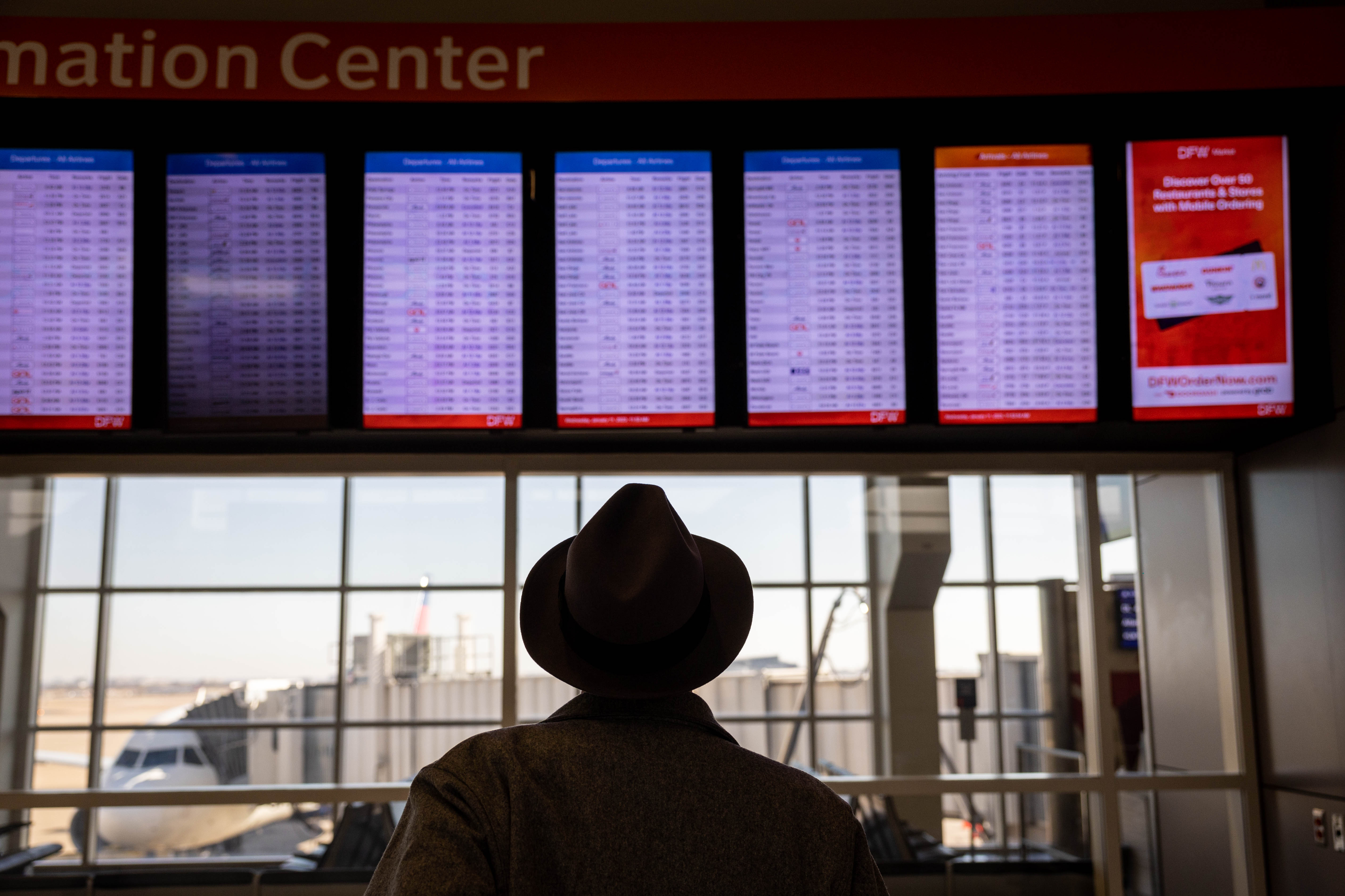 Passengers face delays at two Dallas airports after radar and communications outages