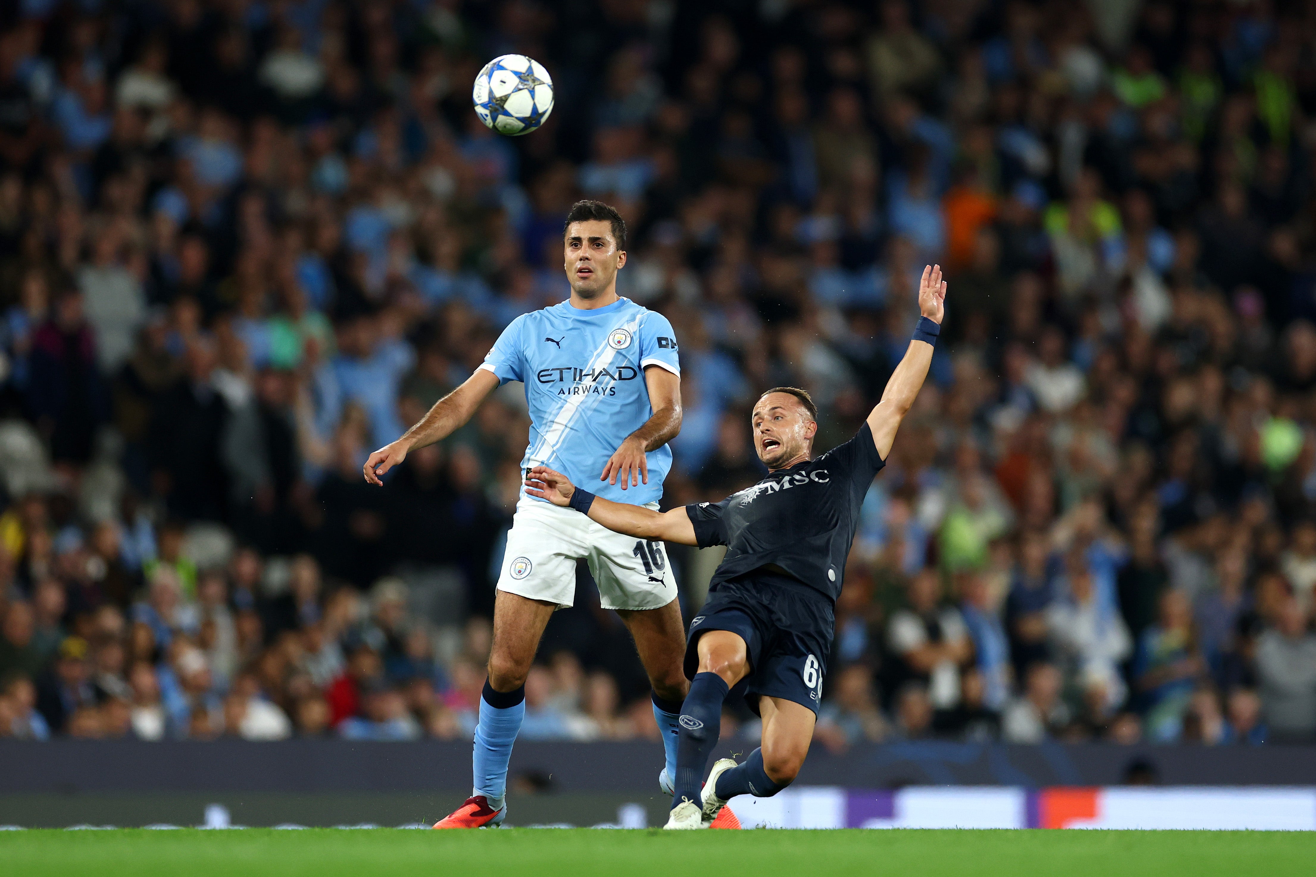 Rodri watches the ball against Stanislav Lobotka of Napoli