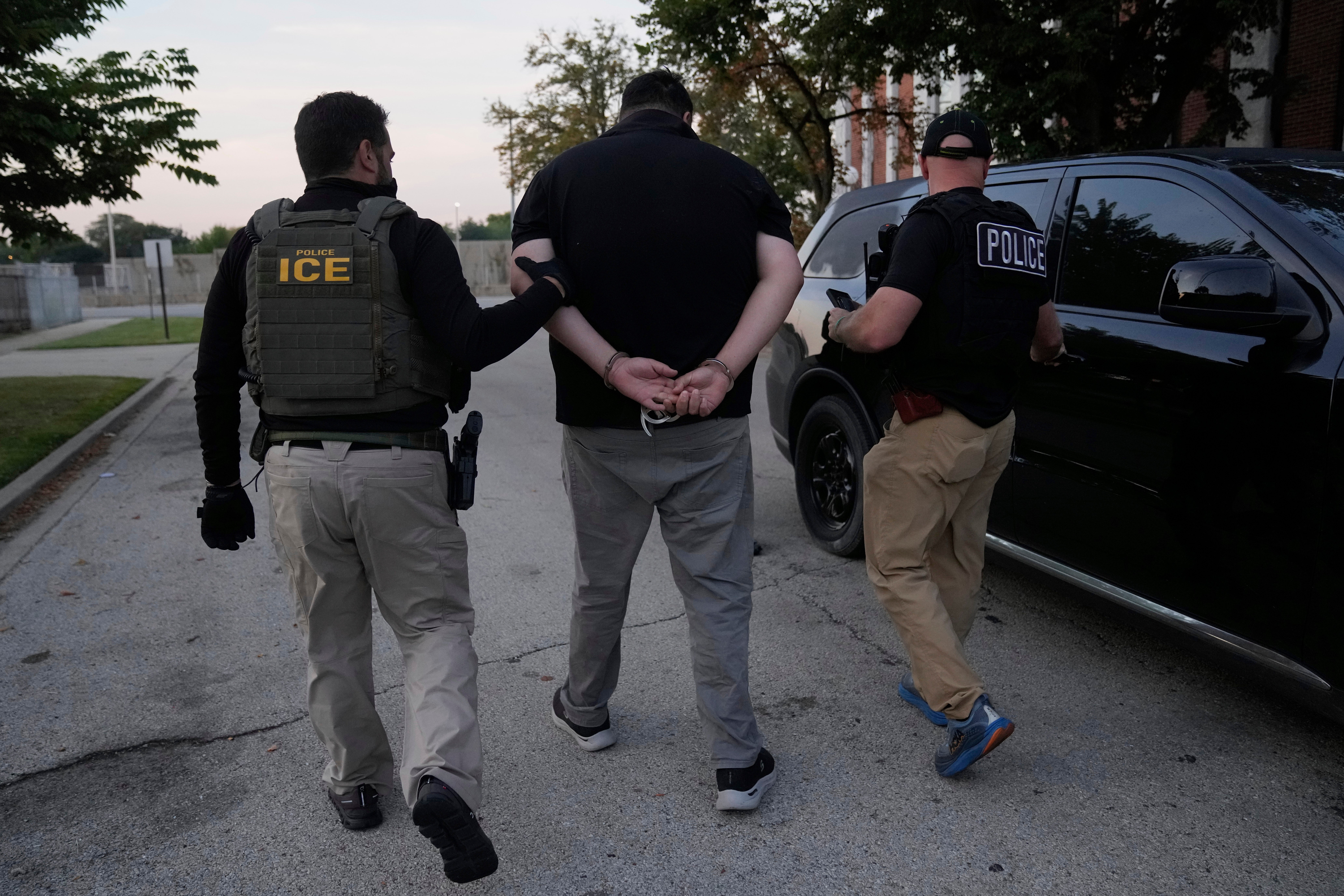 ICE denies using excessive force as it broadens immigration arrests in Chicago