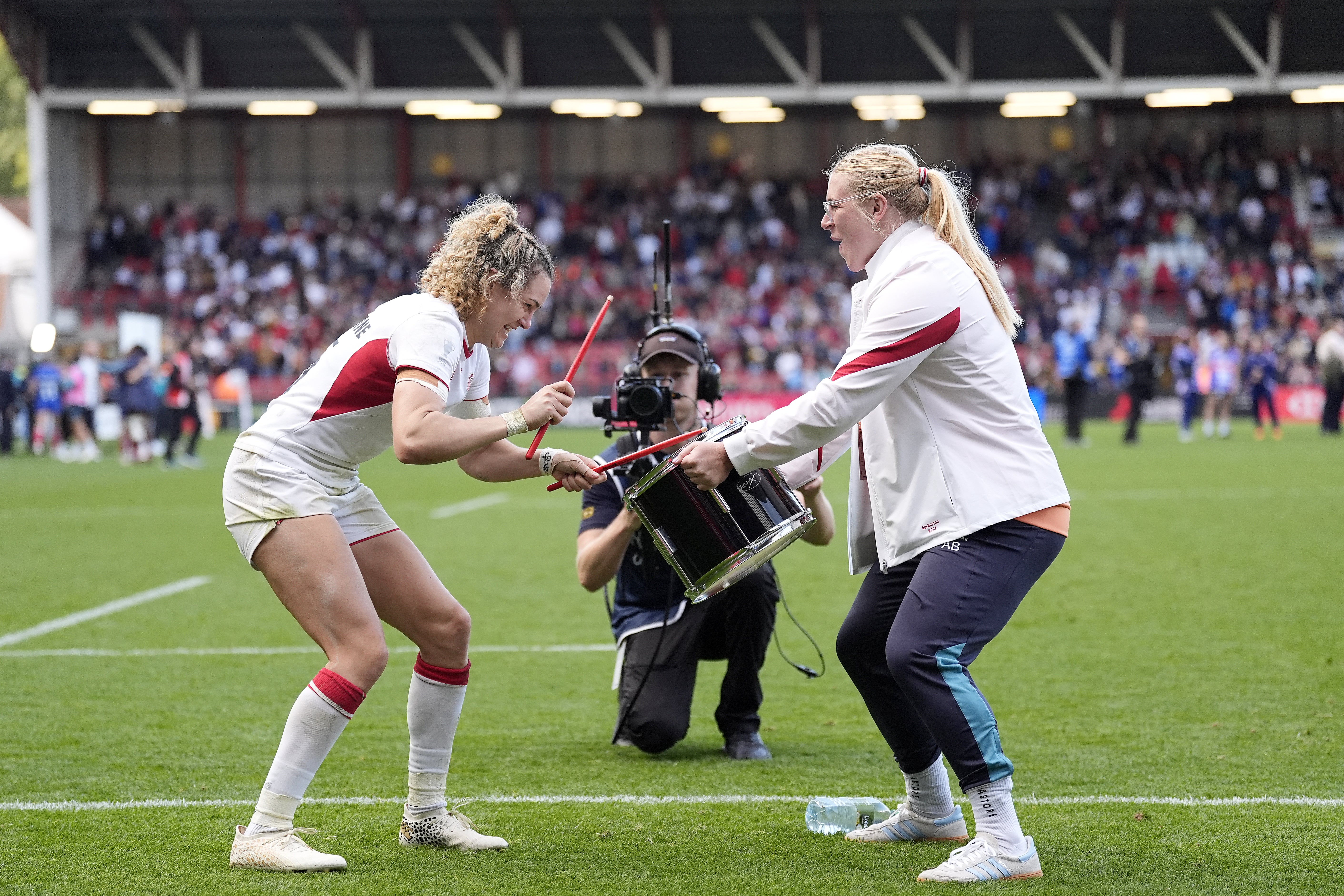 England’s Ellie Kildunne (left) is a popular figure with the crowd