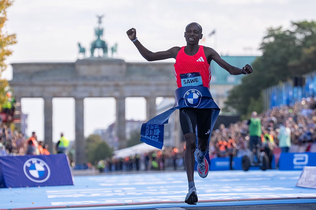 Sabastian Sawe crosses the finish line to win the 2025 Berlin Marathon