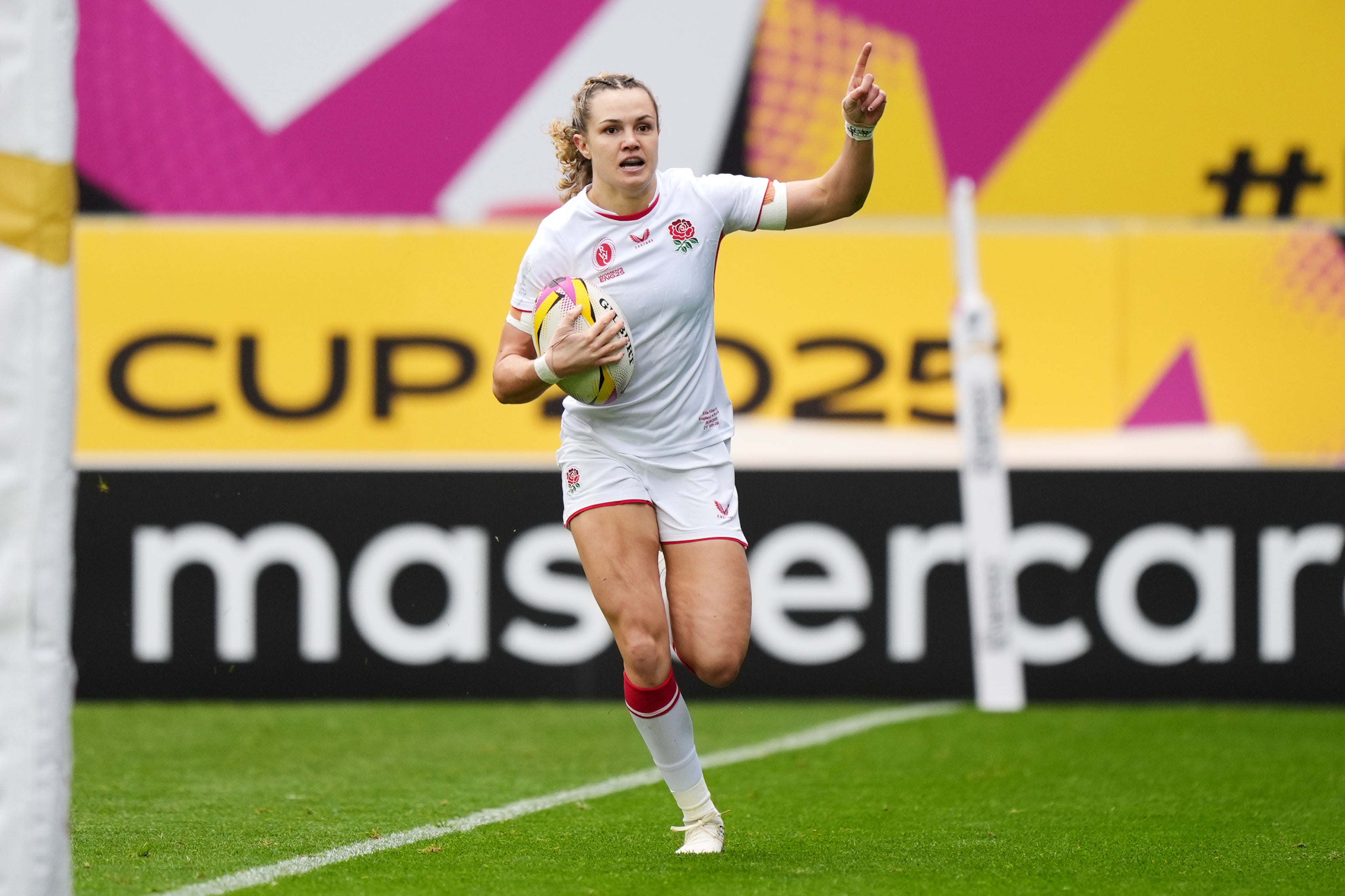 England’s semi-final star Ellie Kildunne: ‘My secret? I don’t like being tackled’