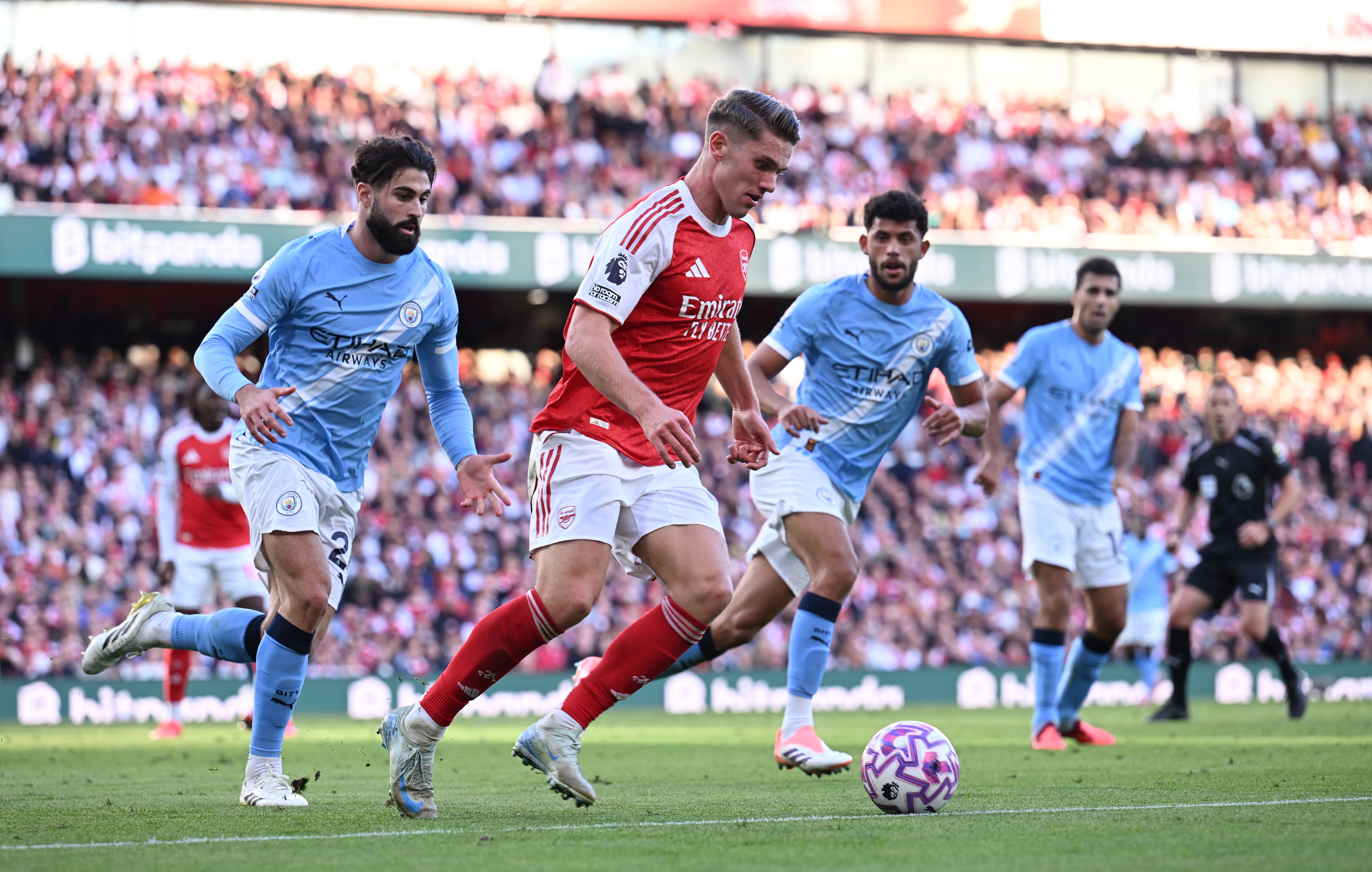 Viktor Gyokeres is forced wide by Manchester City's defence