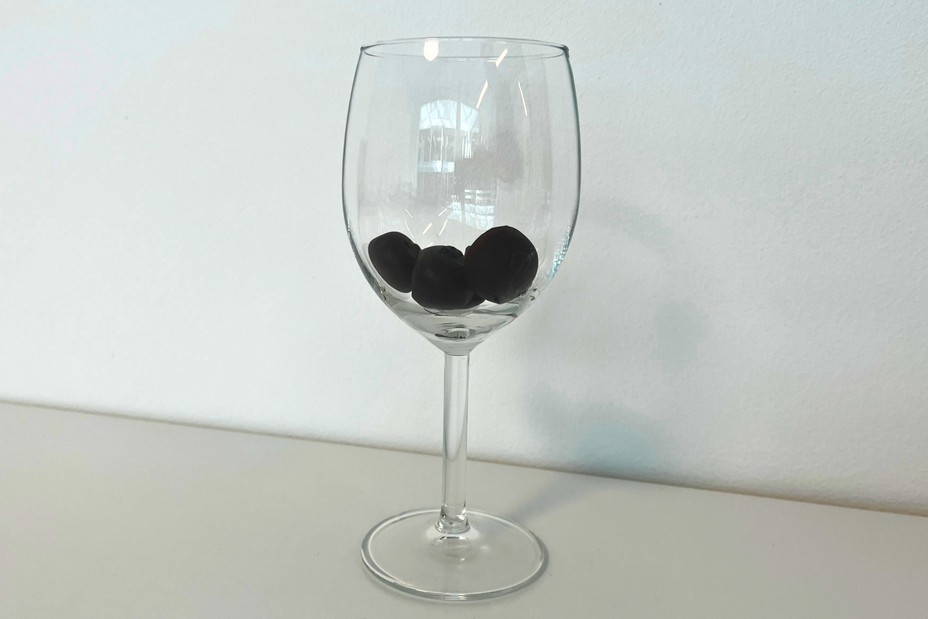 Maynards Bassetts wine gum classic fruit mix blackcurrant wine glass