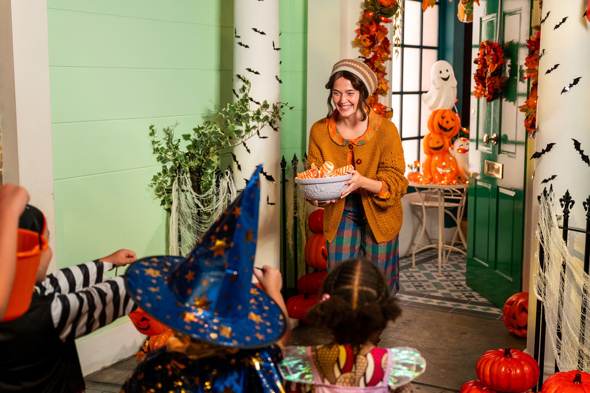 Trick-or-Treat along Windsor Gardens at the Paddington Bear Experience