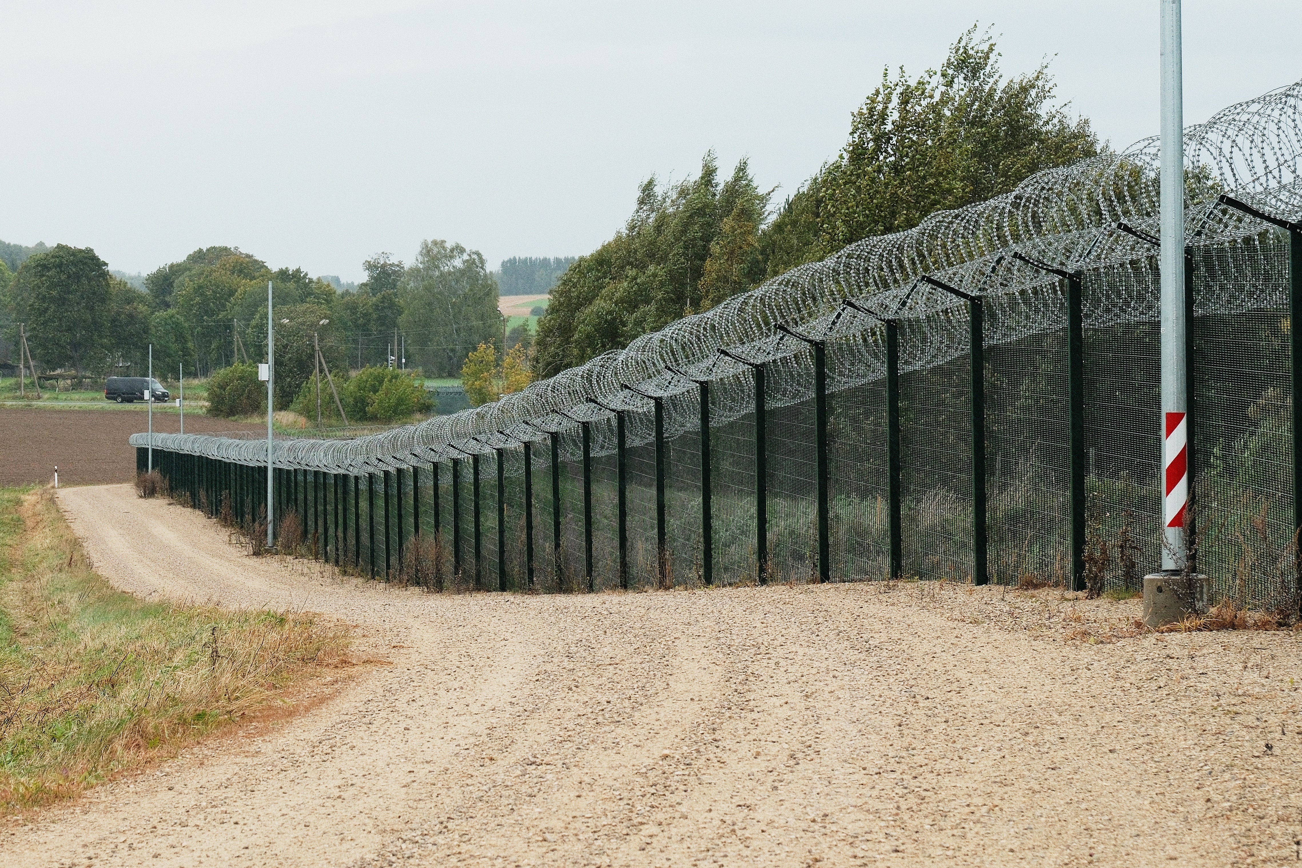 While Russian border patrols are a regular sight in the vicinity, their reported presence standing directly in the middle of the road used by Estonians is considered highly out of the ordinary