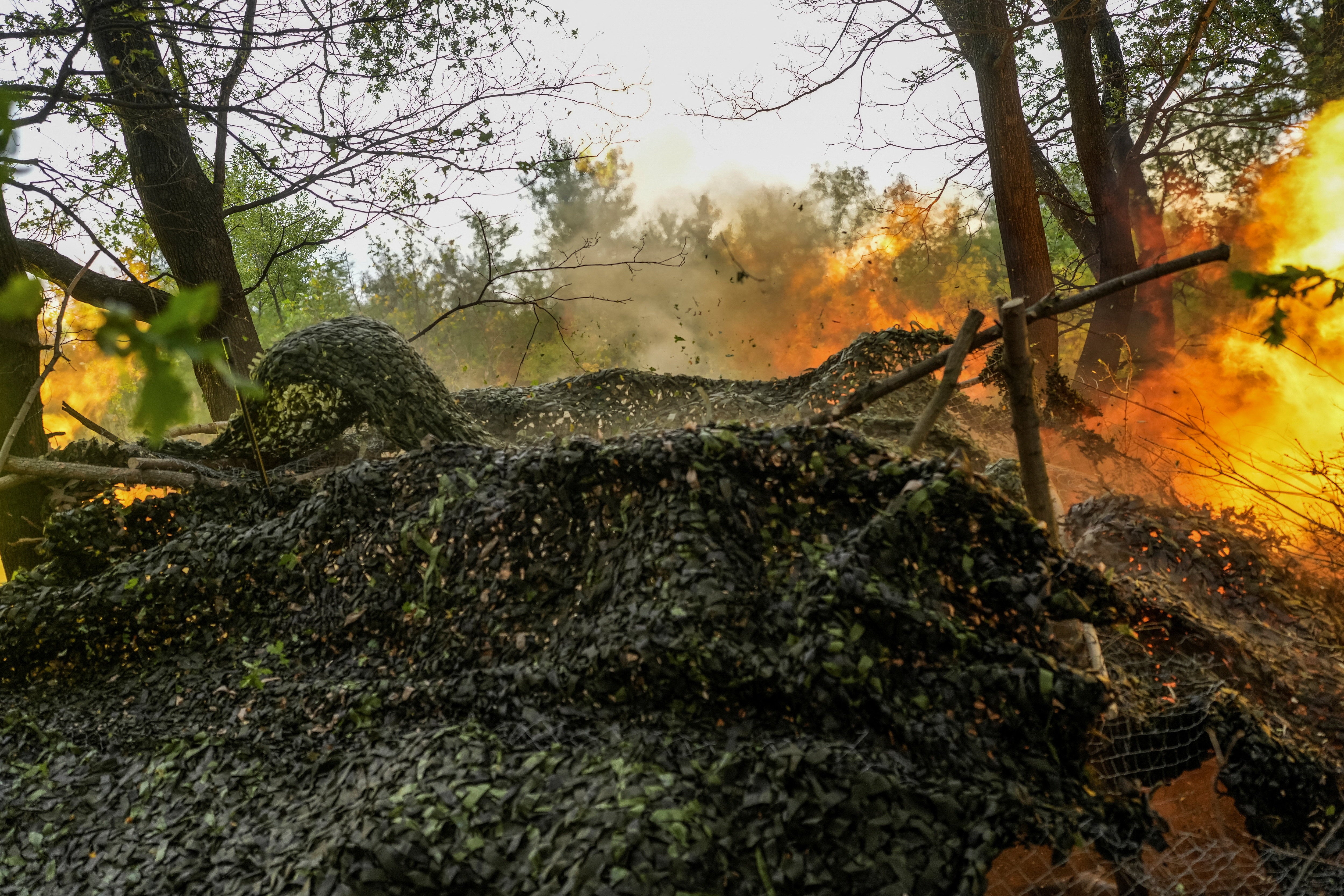 Members of the 24th Separate Mechanised Brigade of the Ukrainian armed forces fire a 2S3 Akatsiya towards Russian troops on the front line in Donetsk