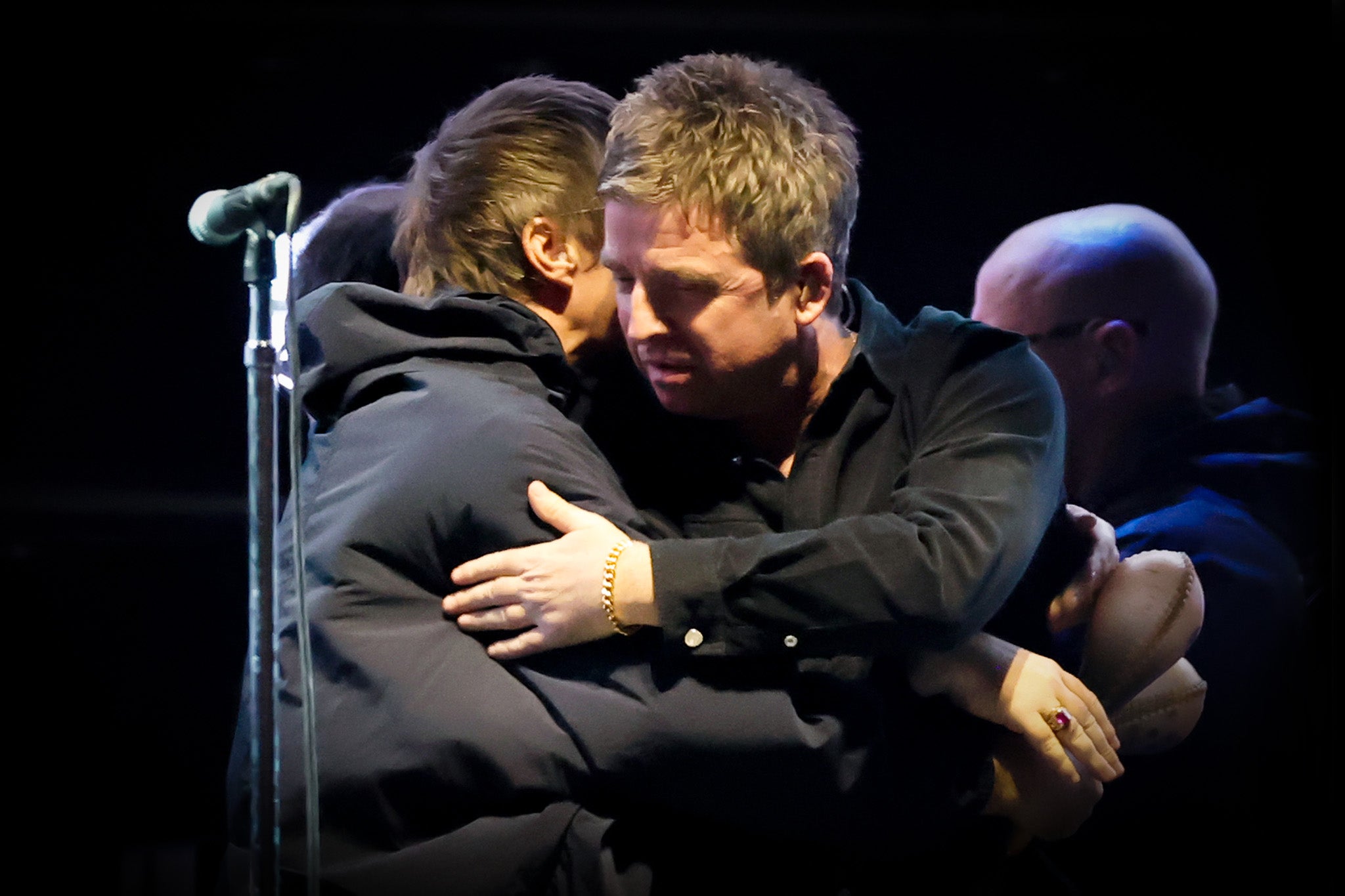 Brothers Liam and Noel embrace during an Oasis show at the Rose Bowl Stadium in Pasadena, California