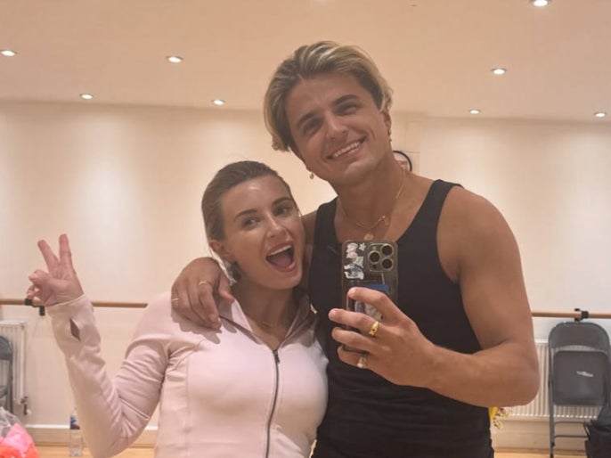 Dani Dyer en Nikita Kuzmin in 'strikt' repetities