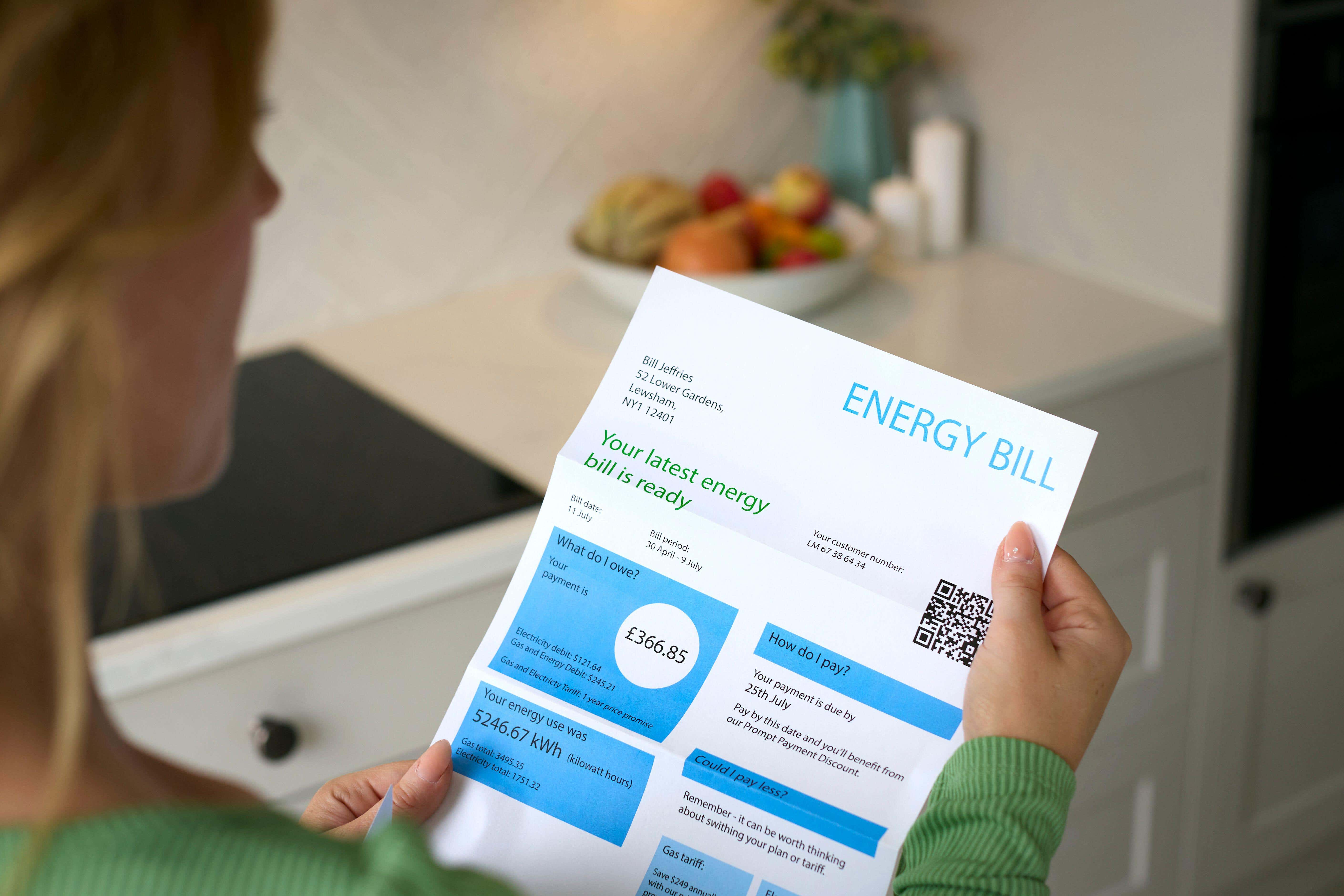 On Wednesday, Energy Secretary Ed Miliband wrote to energy firms to call on them to ensure consumers on fixed energy tariffs benefit from the cut