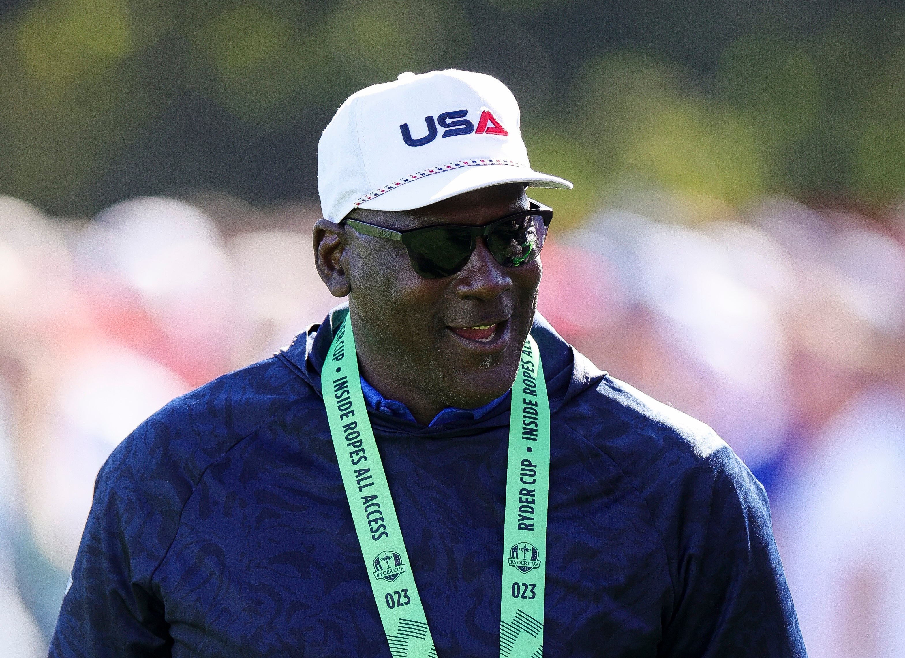 A lenda da NBA, Michael Jordan, foi flagrada na manhã de sexta -feira, durante a partida de 2025 da Copa do Rider. Quando o atleta multi-inflamatório foi demitido pela primeira vez como 'CC Sport', ele finalmente cresceu para respeitar e amar. Ele agora joga jogador de golfe interessado e muitas vezes várias rodadas de 36 buracos.