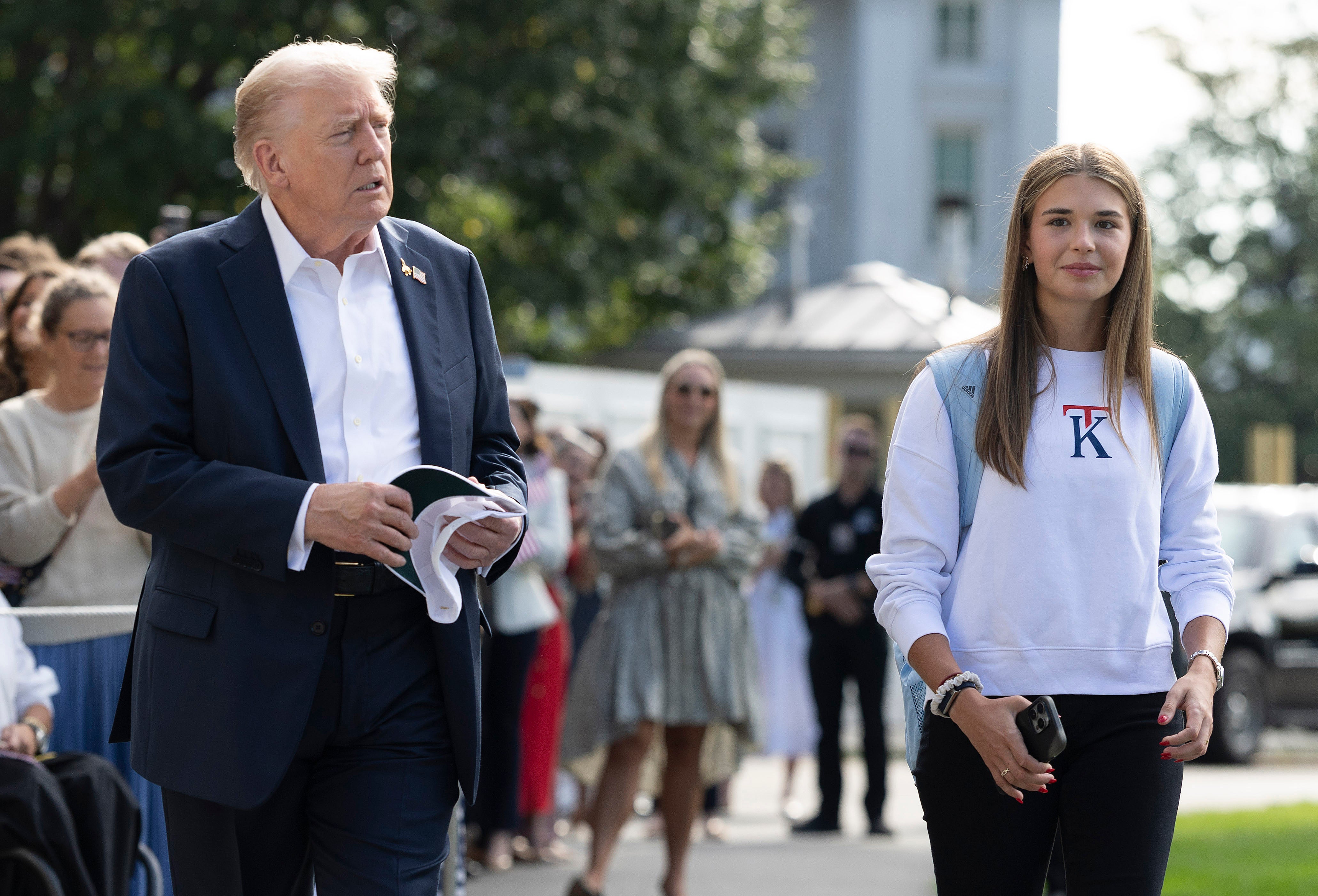 O presidente Donald Trump se juntou ao bisneto Kai no primeiro dia da Copa do Rider de 2025. O amor longo de Trump pelo jogo é tão documentado quanto Kai. Atualmente, ele está jogando para a primeira temporada para a Universidade de Miami.