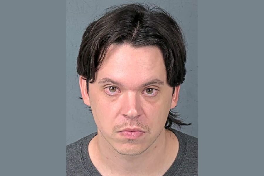 Jordan Williams (25) está enfrentando 35 crianças em pornografia depois de serem presas na Flórida. Ele era o líder da igreja adolescente.