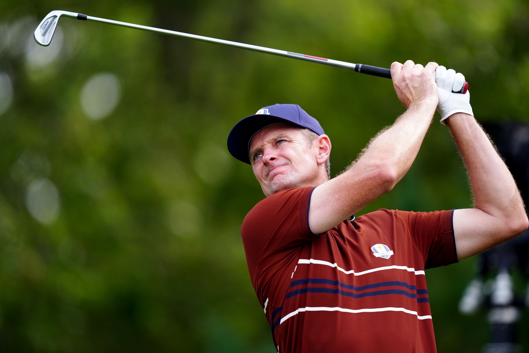 Rose drží pózu po zasažení přístupu