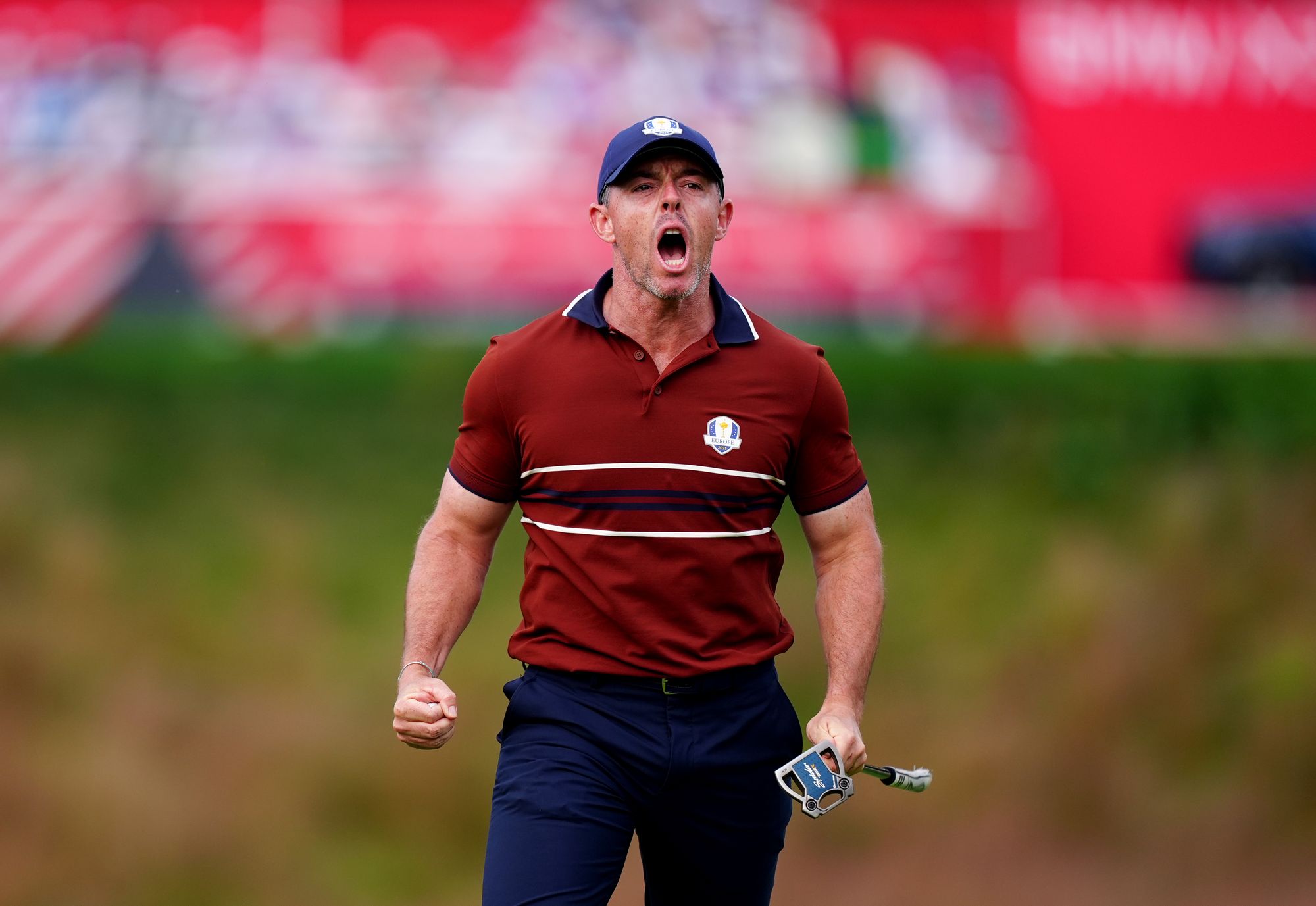Rory McIlroyová řve během sobotních drsných čtyřballů