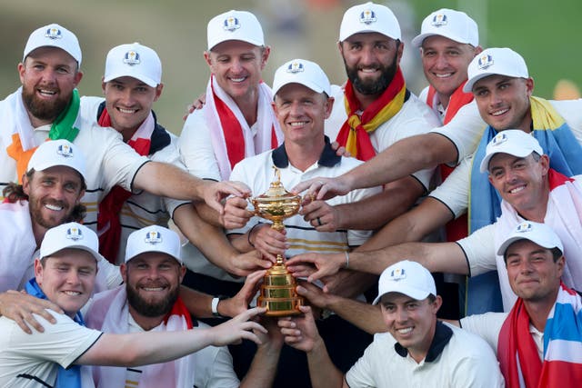 <p>Team Europe celebrate with the trophy after victory at Bethpage Black</p>