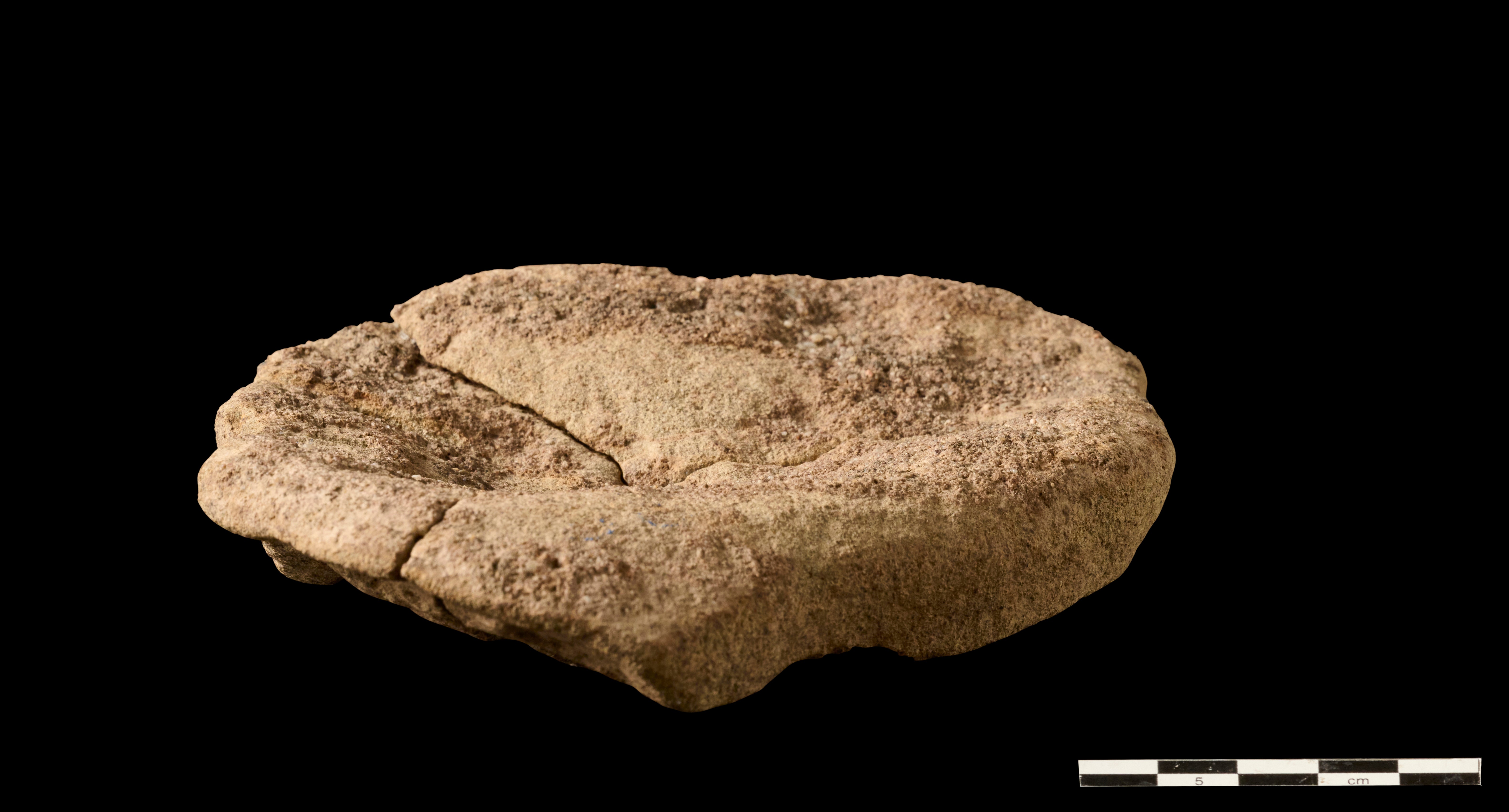 The natural stone bowl used to hold the blue pigment, traces of which were recently found by the Aarhus University scientists
