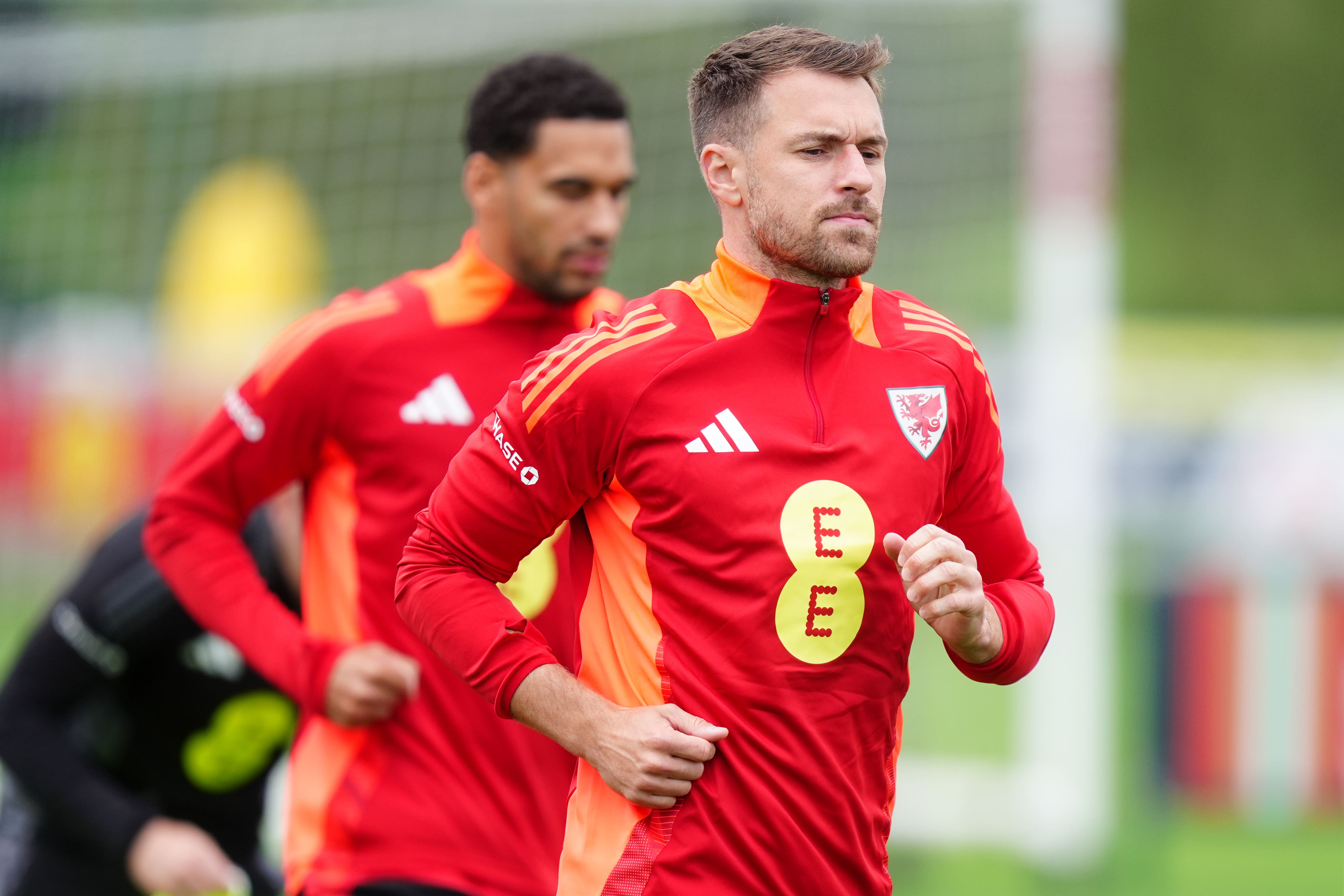 Kapitán Aaron Ramsey opět chyběl v sestavě Walesu