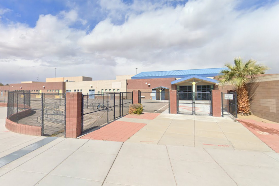 A mãe do garoto disse que se queixou de tortura racista por quase duas escolas na OK ADK Elementaryity de Las Vegas