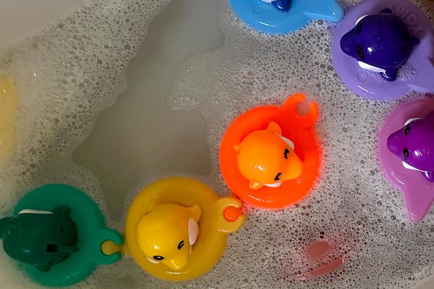 Tomy toomies do re mi dolphins bath toy set