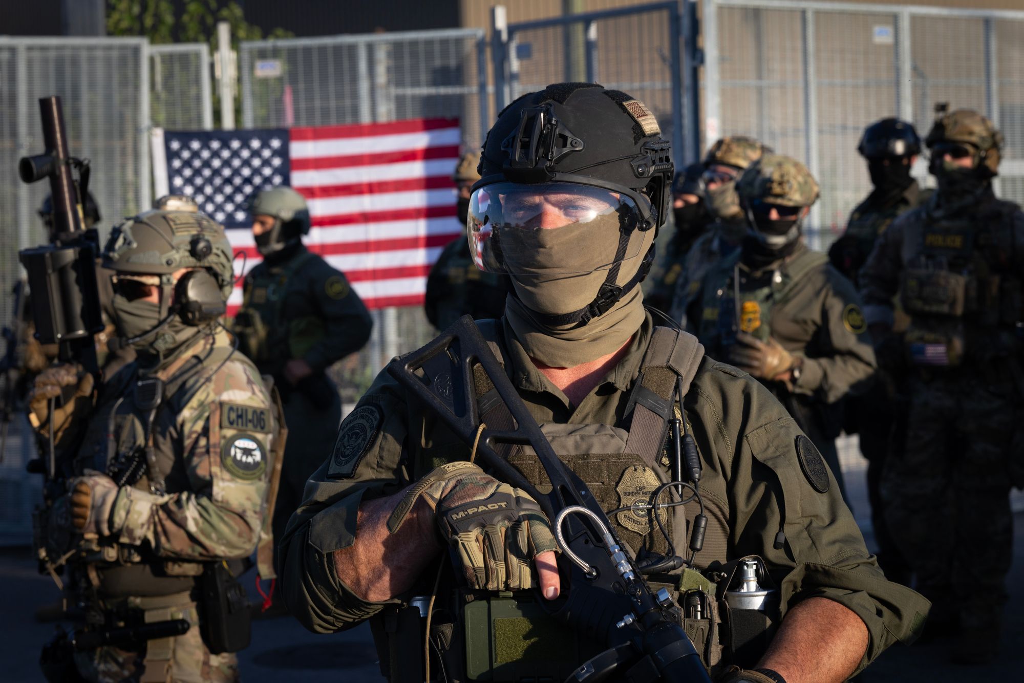 Federal law enforcement agents confront demonstrators protesting outside of an immigrant processing center on September 27, 2025 in Broadview, Illinois. The demonstrators were protesting a recent surge in ICE apprehensions in the Chicago area, part of a push by the Trump administration dubbed Operation Midway Blitz