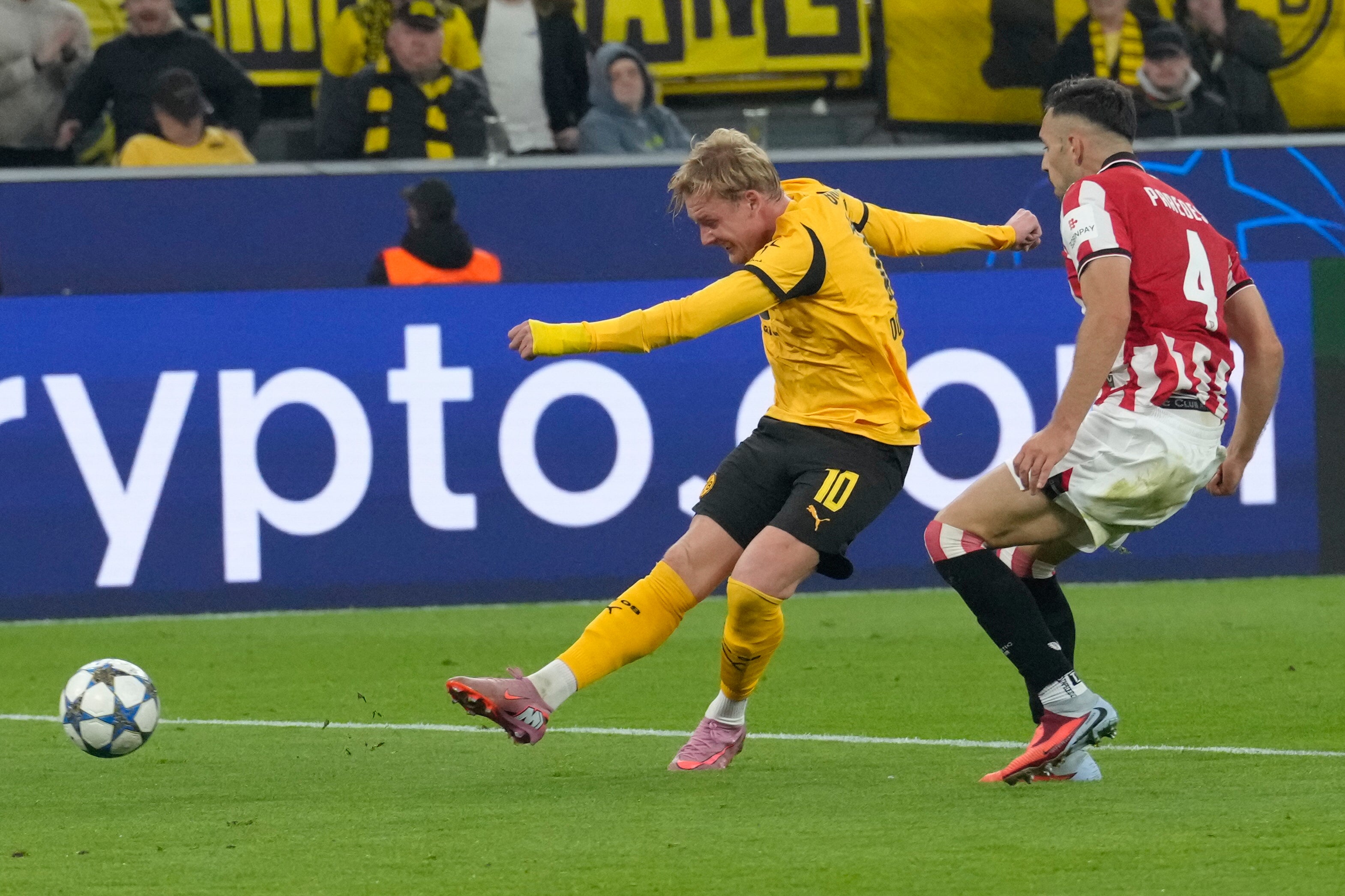 Julian Brandt wrapped up the Dortmund victory late on